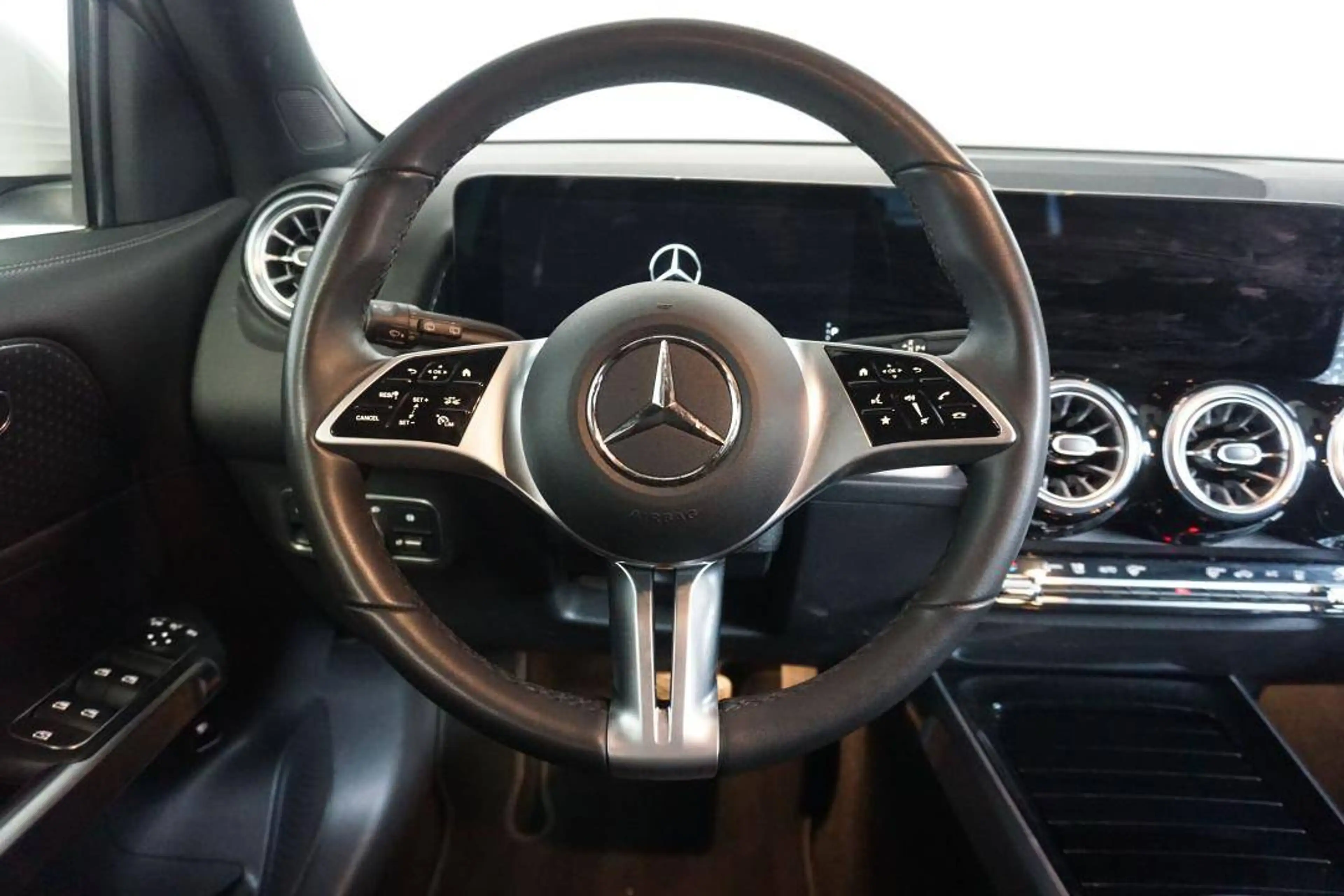 Mercedes-Benz EQB 250 plus — photo 5