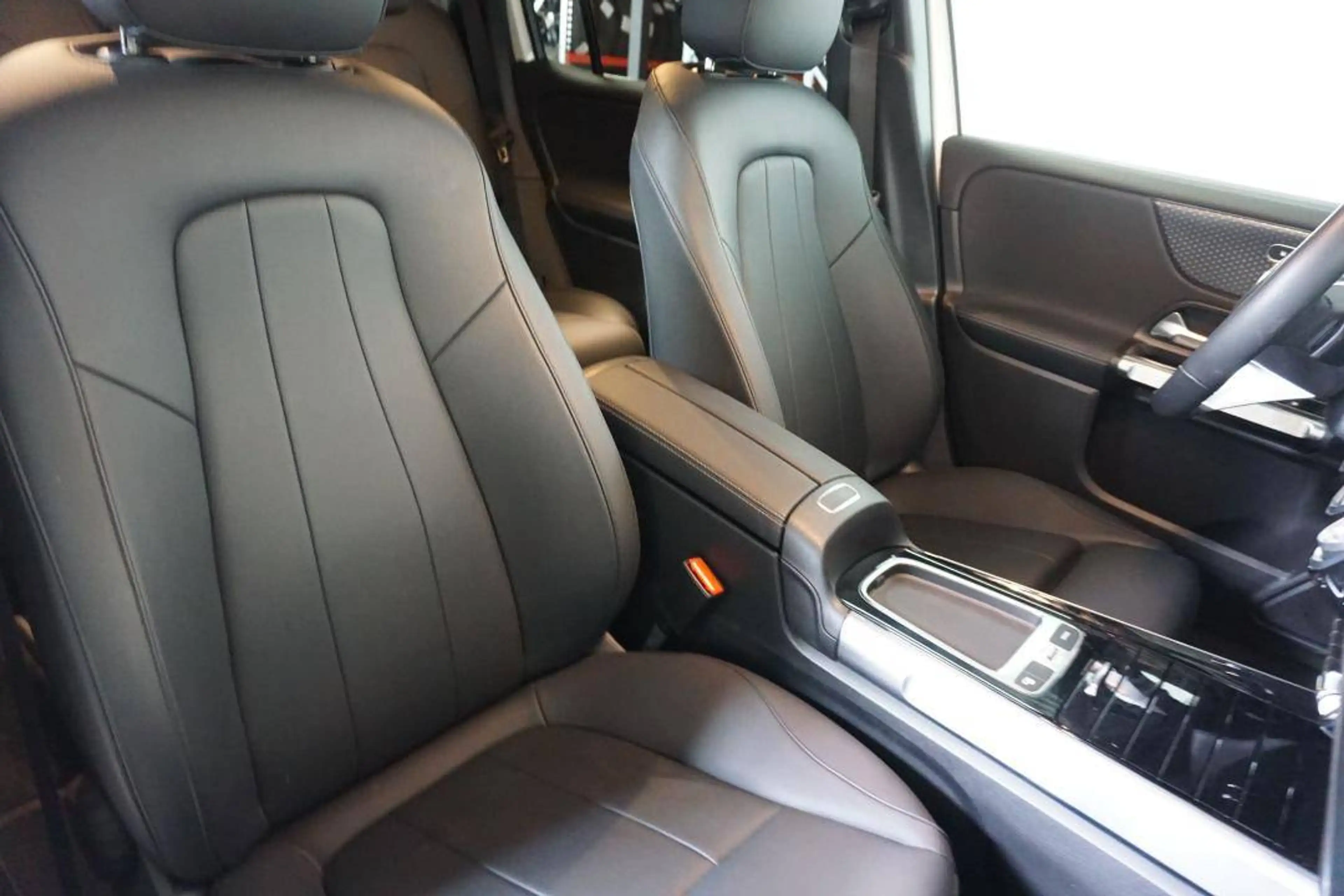 Mercedes-Benz EQB 250 plus — photo 4