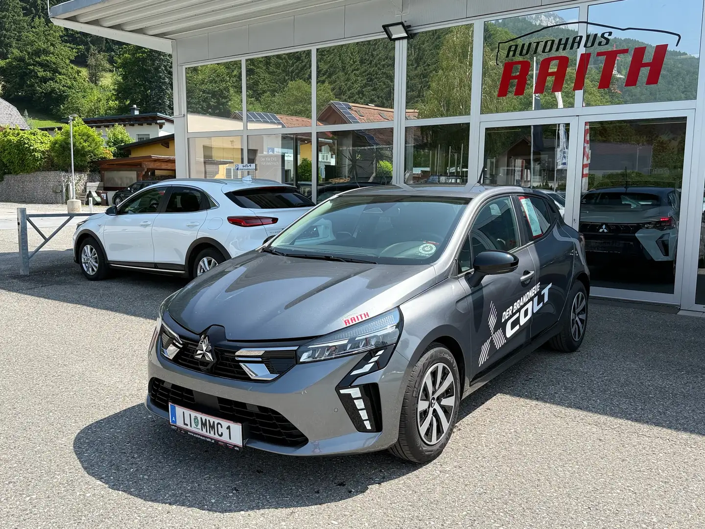 Mitsubishi Colt 1,0 MPI-T Invite Grau - 1