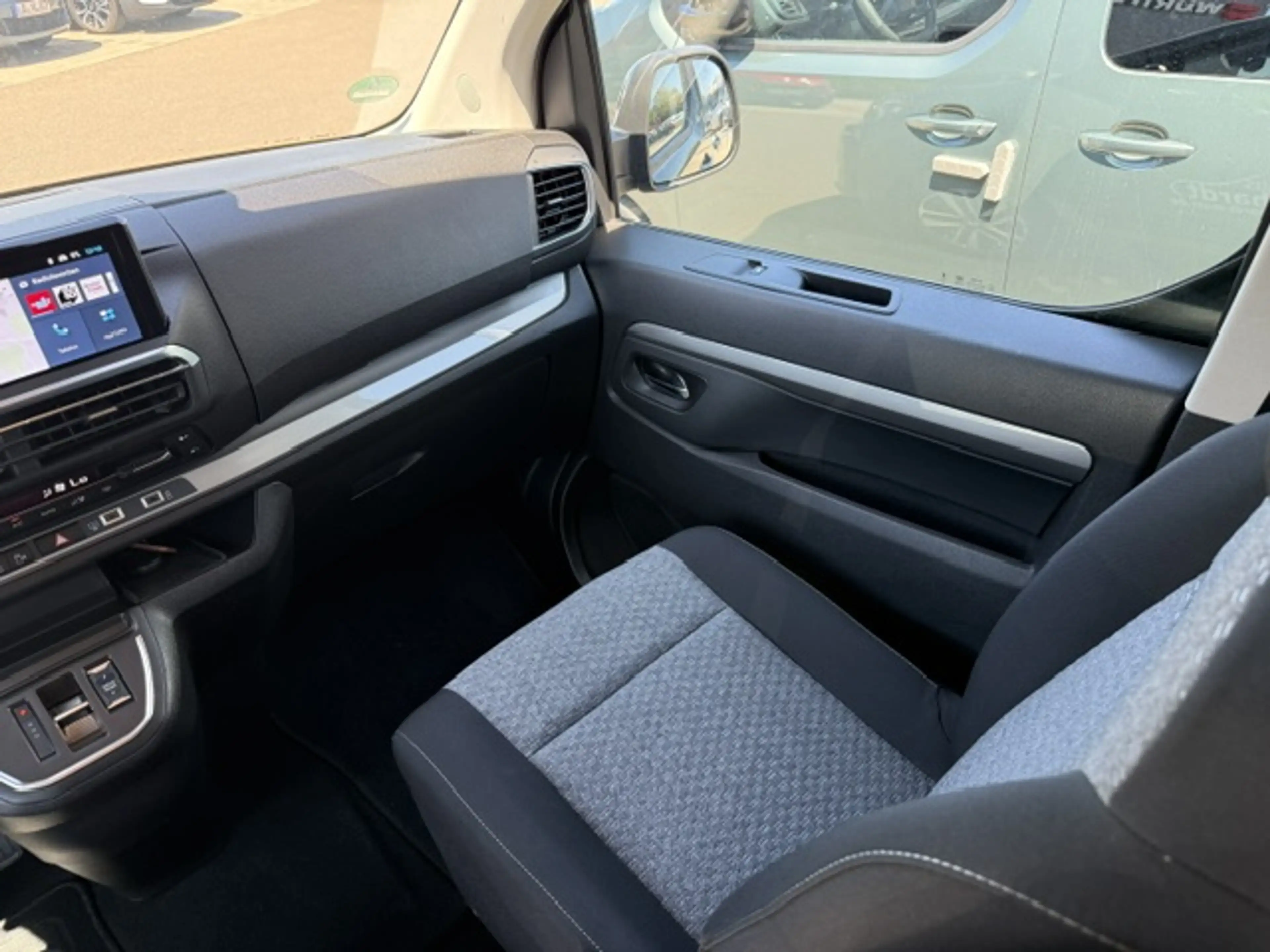 Citroen Spacetourer Blue HDI 180 EAT8 Plus Automatik — photo 11