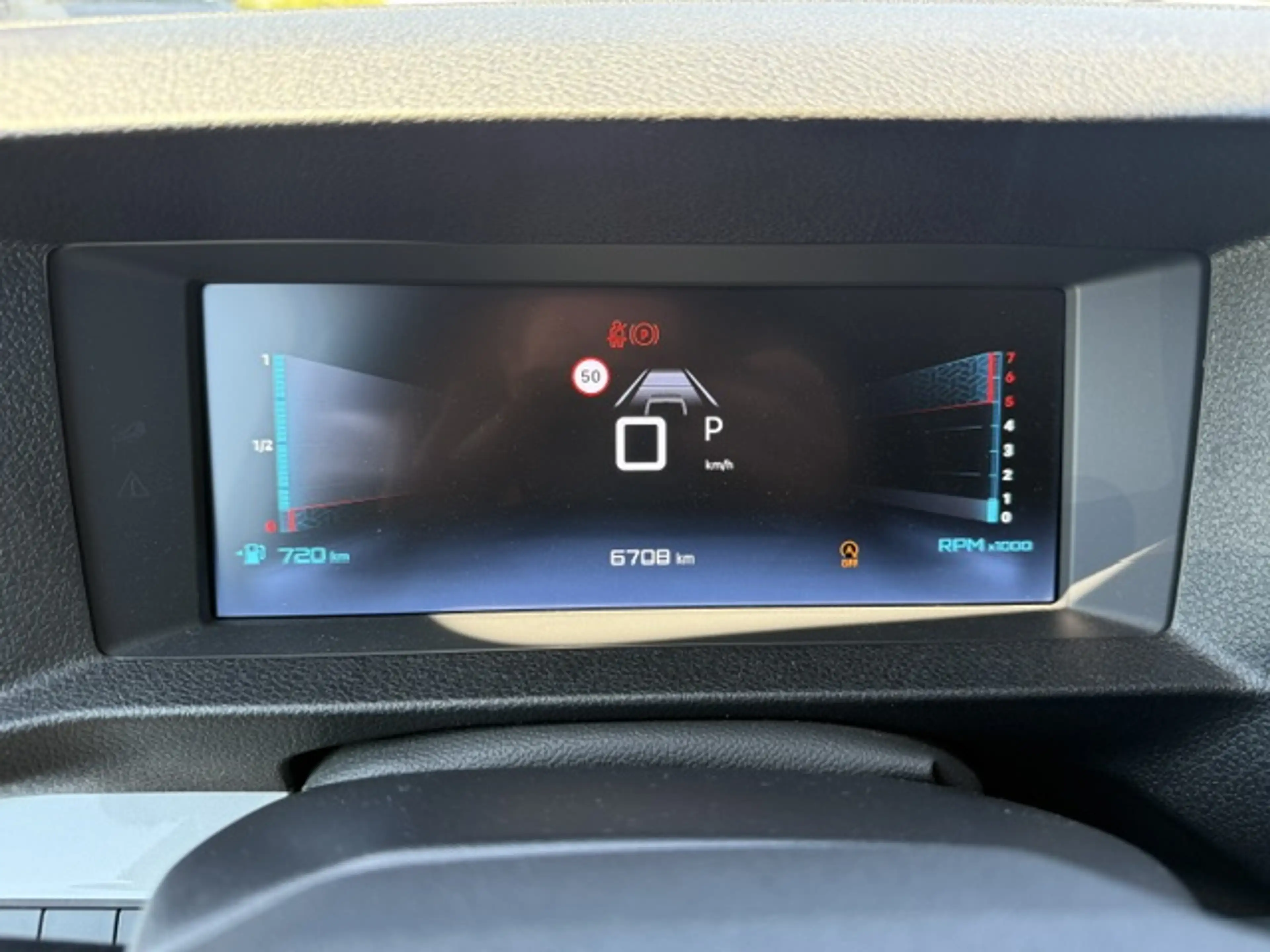 Citroen Spacetourer Blue HDI 180 EAT8 Plus Automatik — photo 12