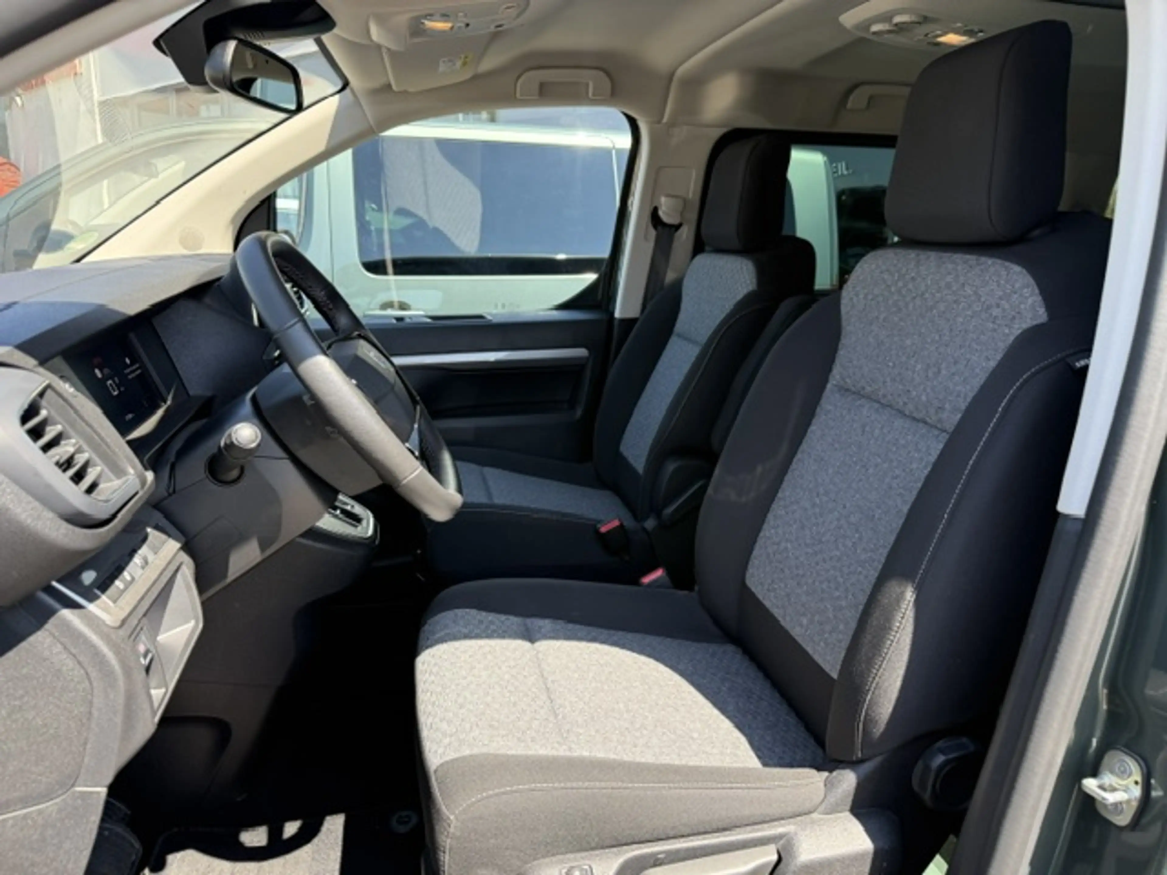 Citroen Spacetourer Blue HDI 180 EAT8 Plus Automatik — photo 7