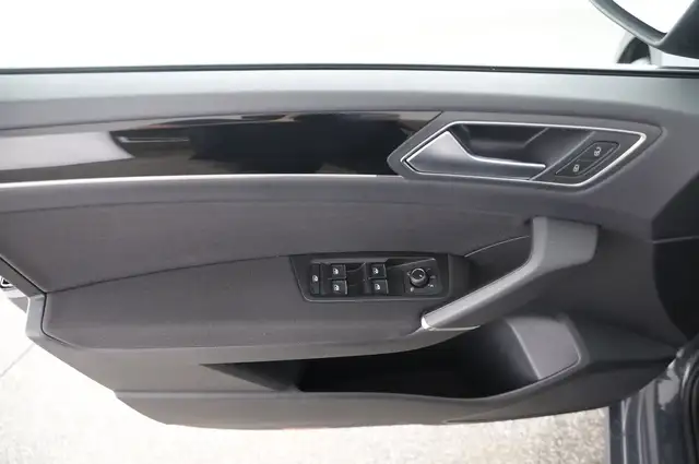 Volkswagen Touran view 8