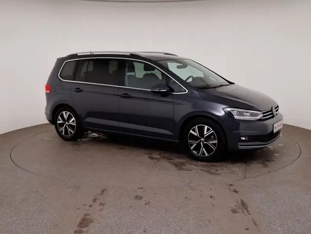 Volkswagen Touran view 3