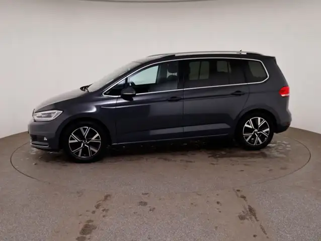 Volkswagen Touran view 2