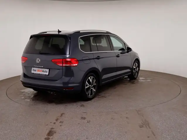Volkswagen Touran view 4