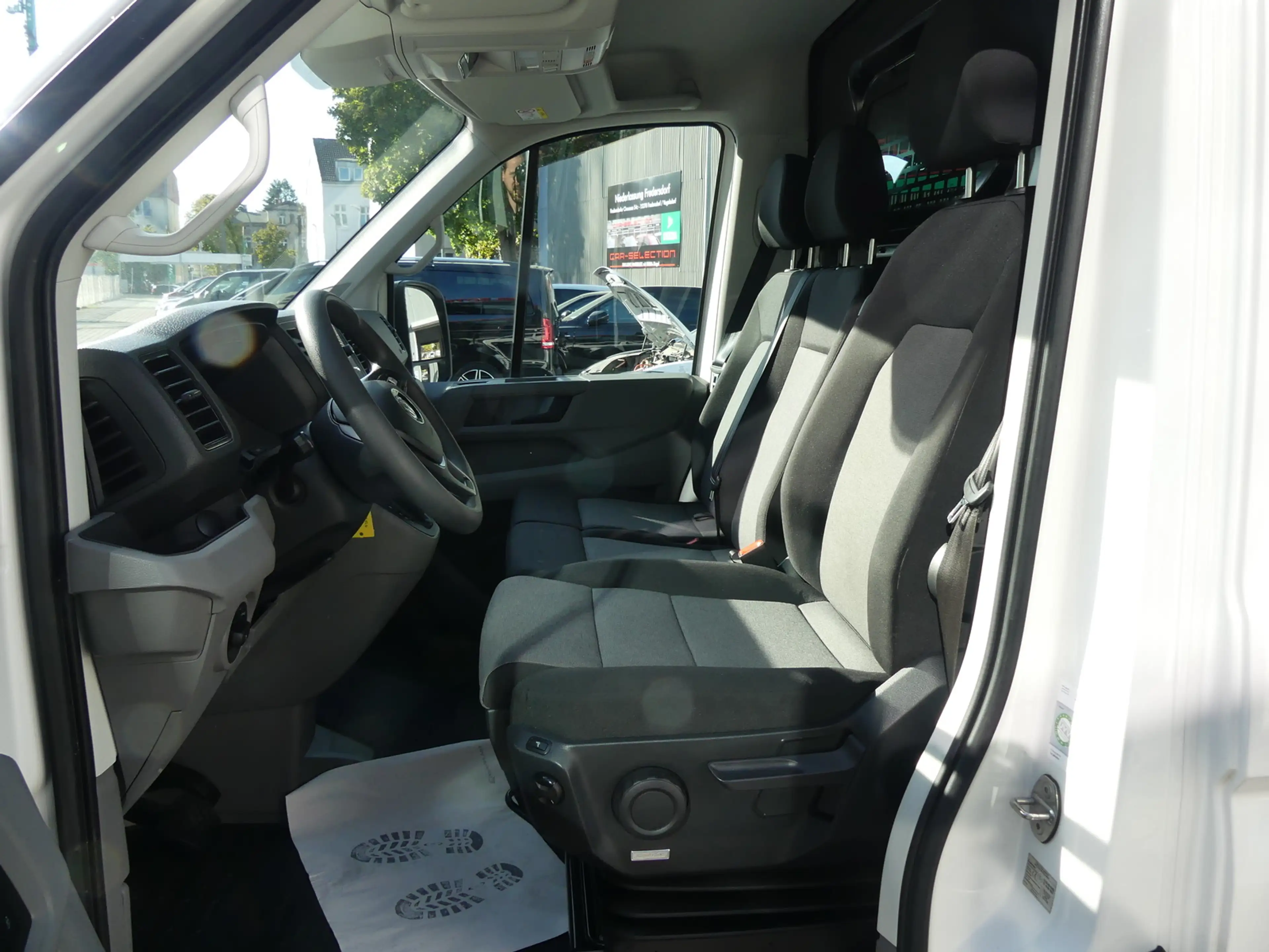 Volkswagen Crafter Kasten 35 MR 4Mot. BOTT/LED/ERGO/AHK — photo 2