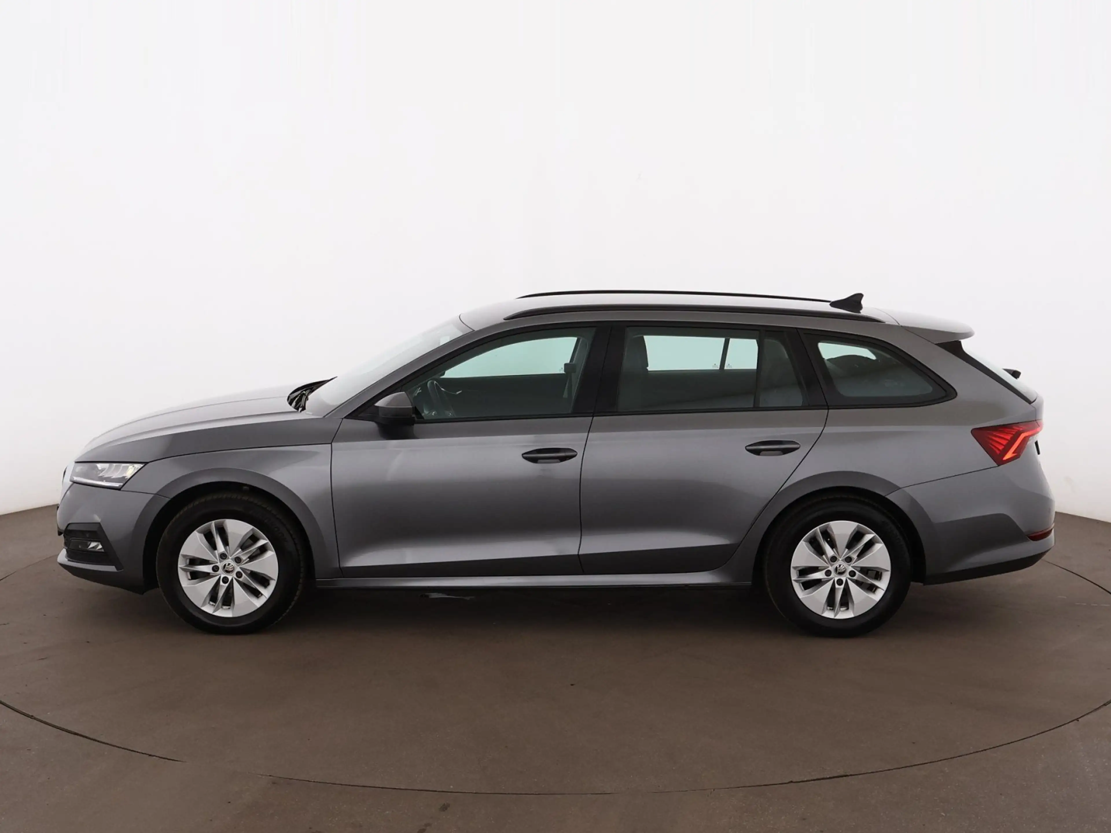 Skoda Octavia Combi 2.0 TDI Ambition LED RADAR NAVI PDC — photo 5