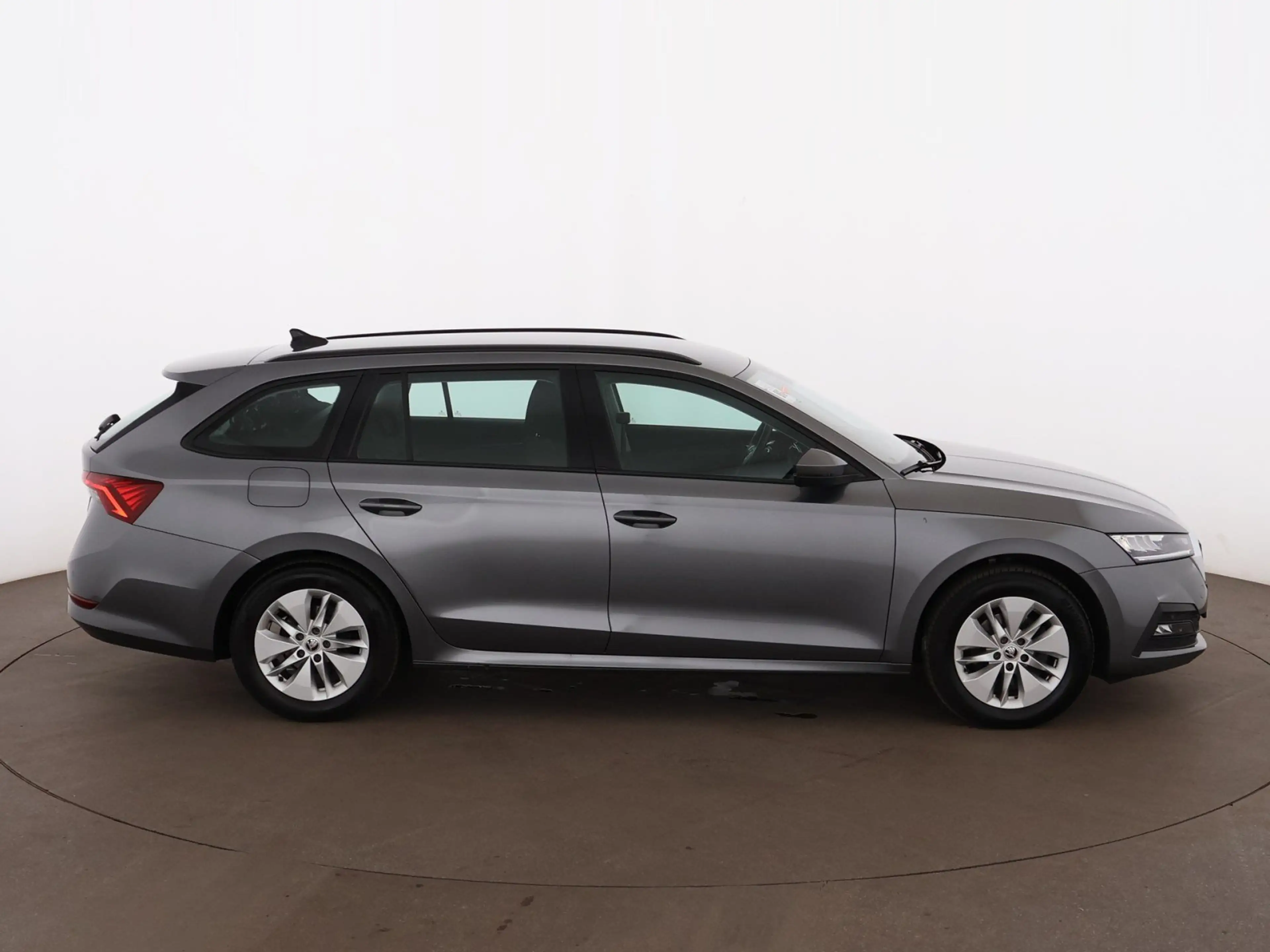 Skoda Octavia Combi 2.0 TDI Ambition LED RADAR NAVI PDC — photo 9