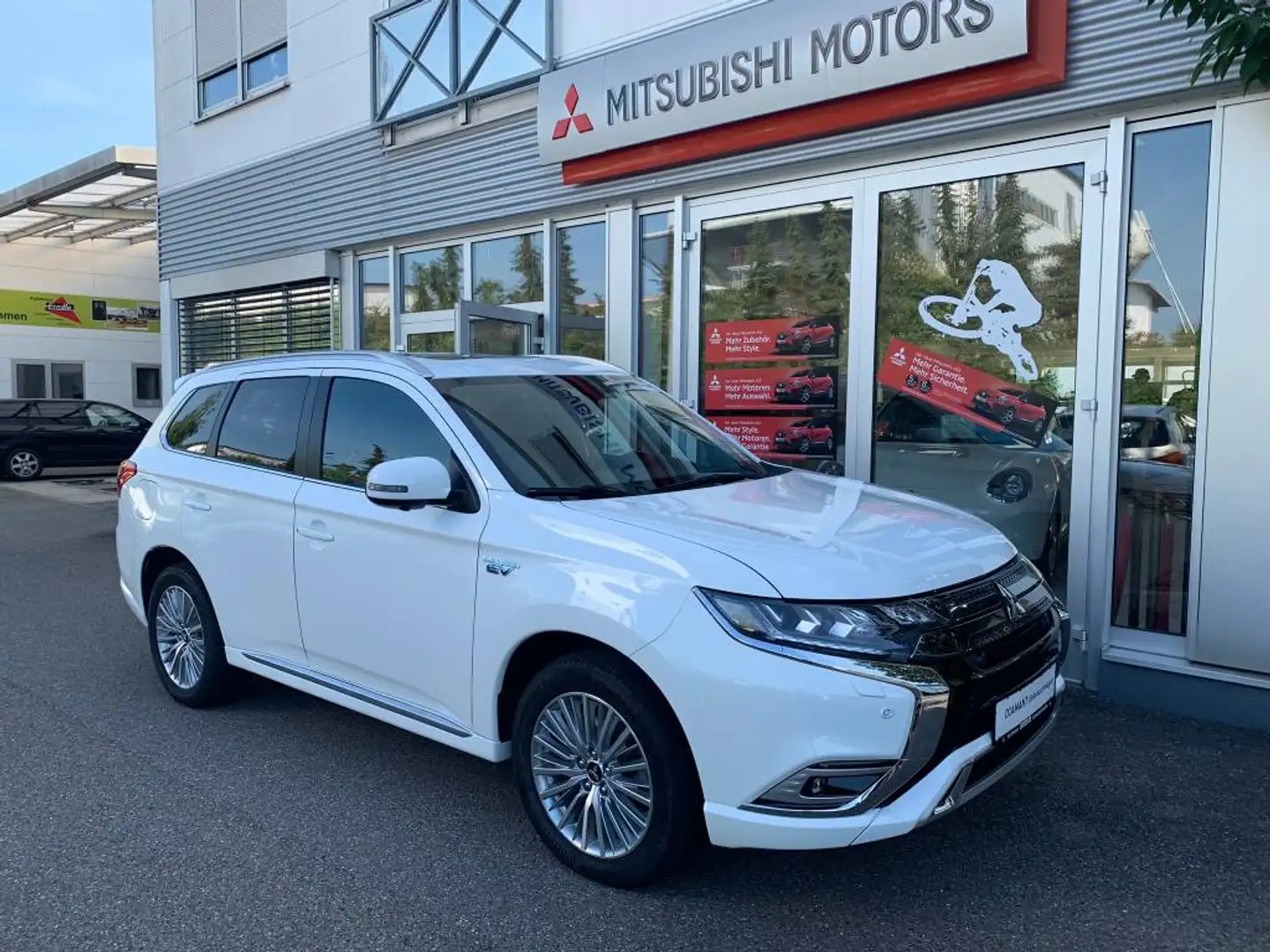 Mitsubishi Outlander Outlander Plug-in Hybrid TOP 2.4 MIVEC 4WD Weiß - 1
