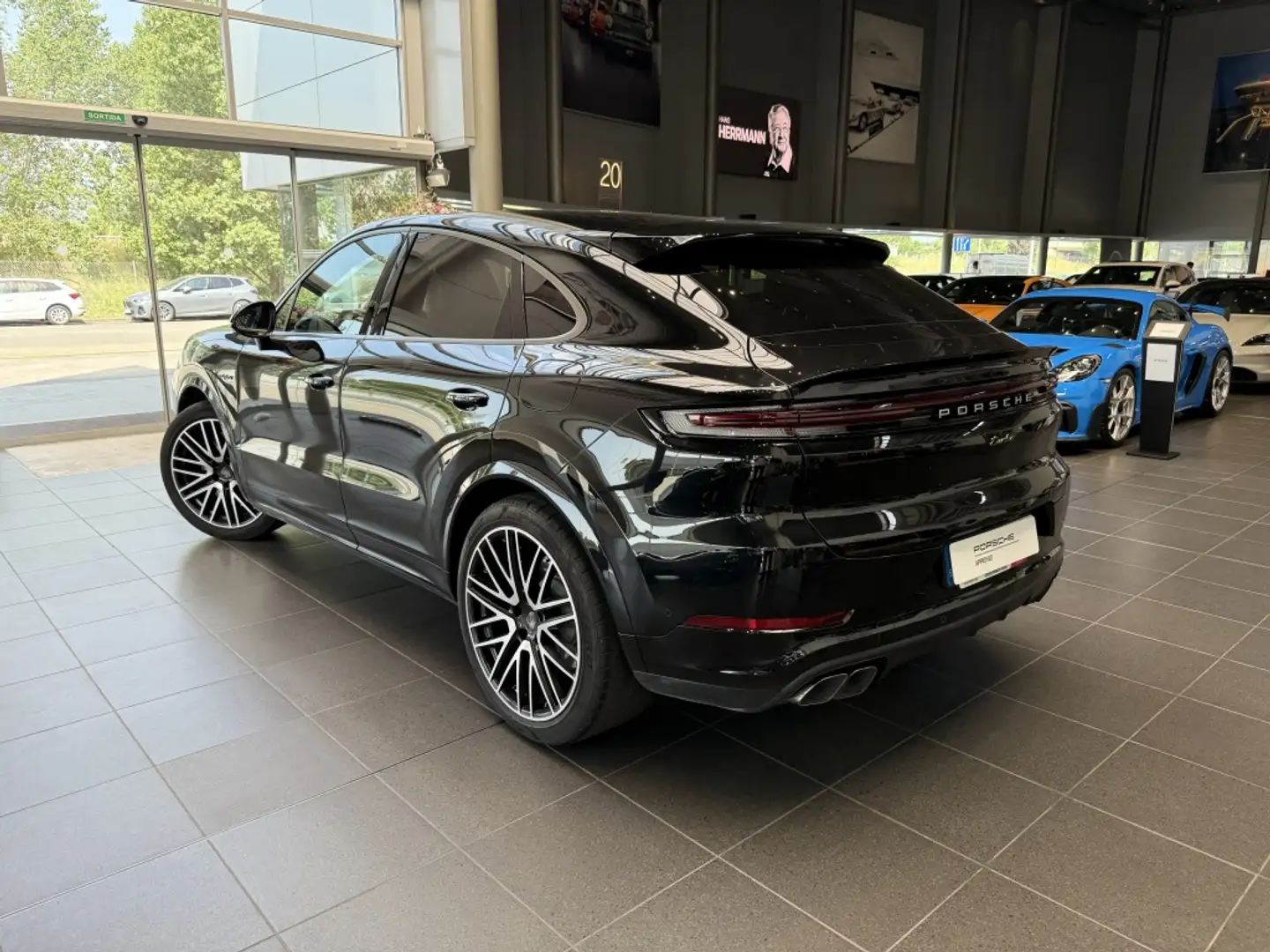 Porsche Cayenne Coupé Turbo E-Hybrid Aut. Negro - 2