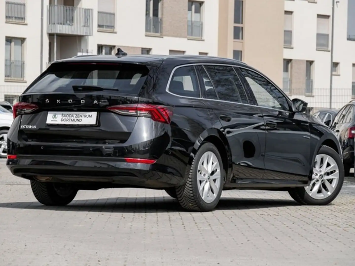 Skoda Octavia Combi 1.5 PANO KAMERA eKLAPPE NAVI ACC Schwarz - 2