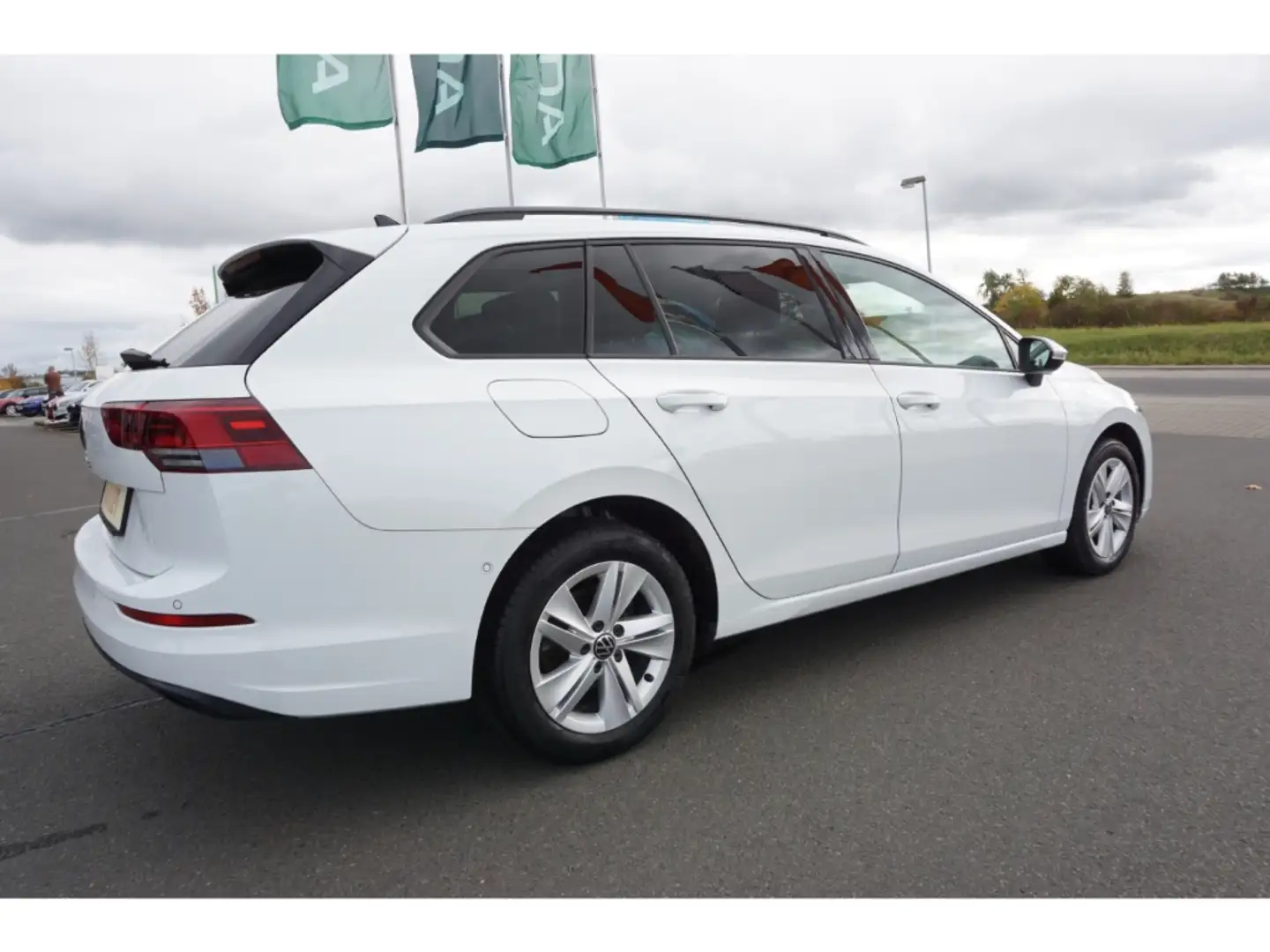 Volkswagen Golf VIII Var.1.5TSI-LED-Navi-Sitzhz-AbstTempo-Klimaaut Weiß - 2