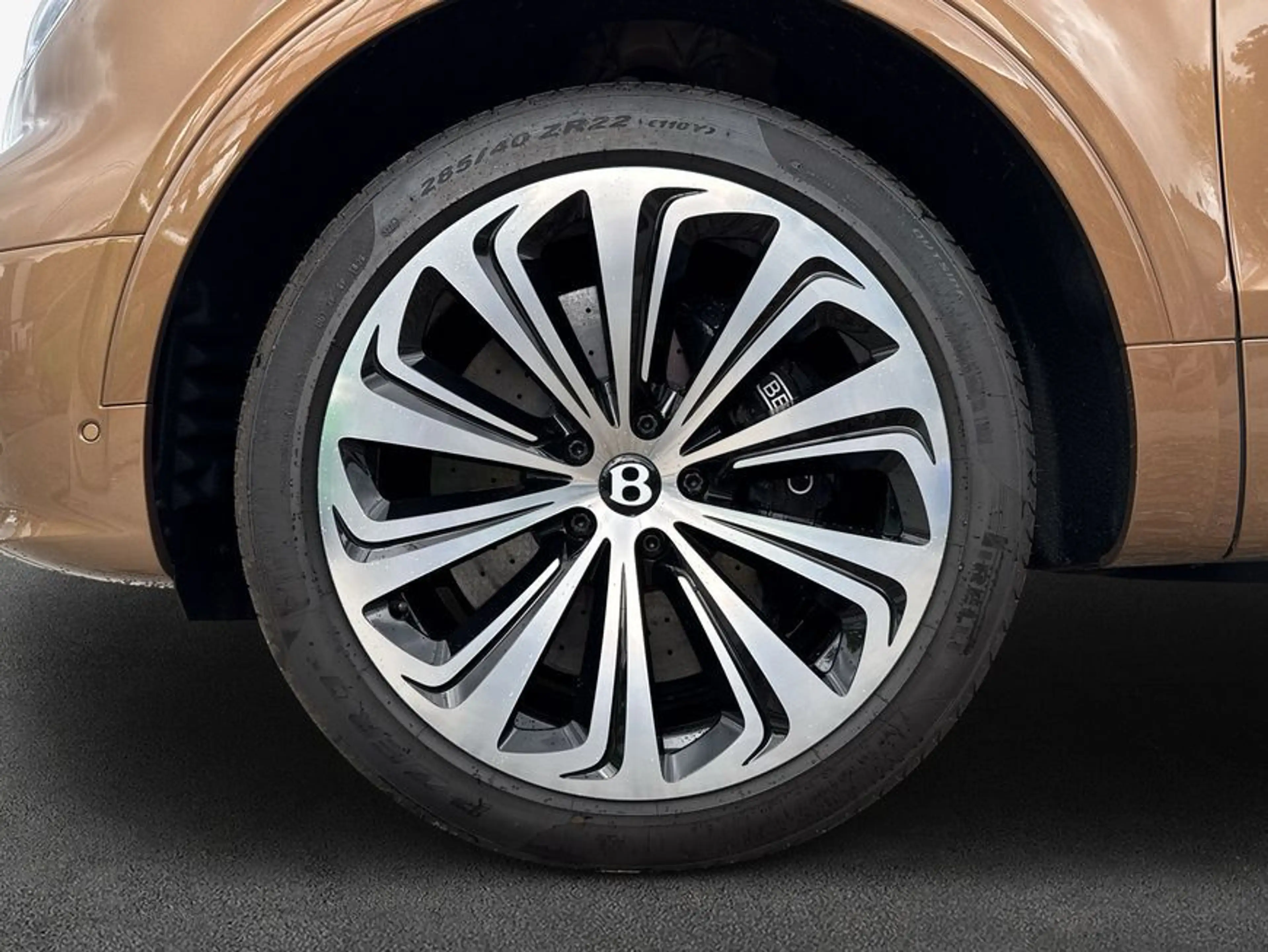 Bentley Bentayga New Bentayga V8 First Edition — photo 6