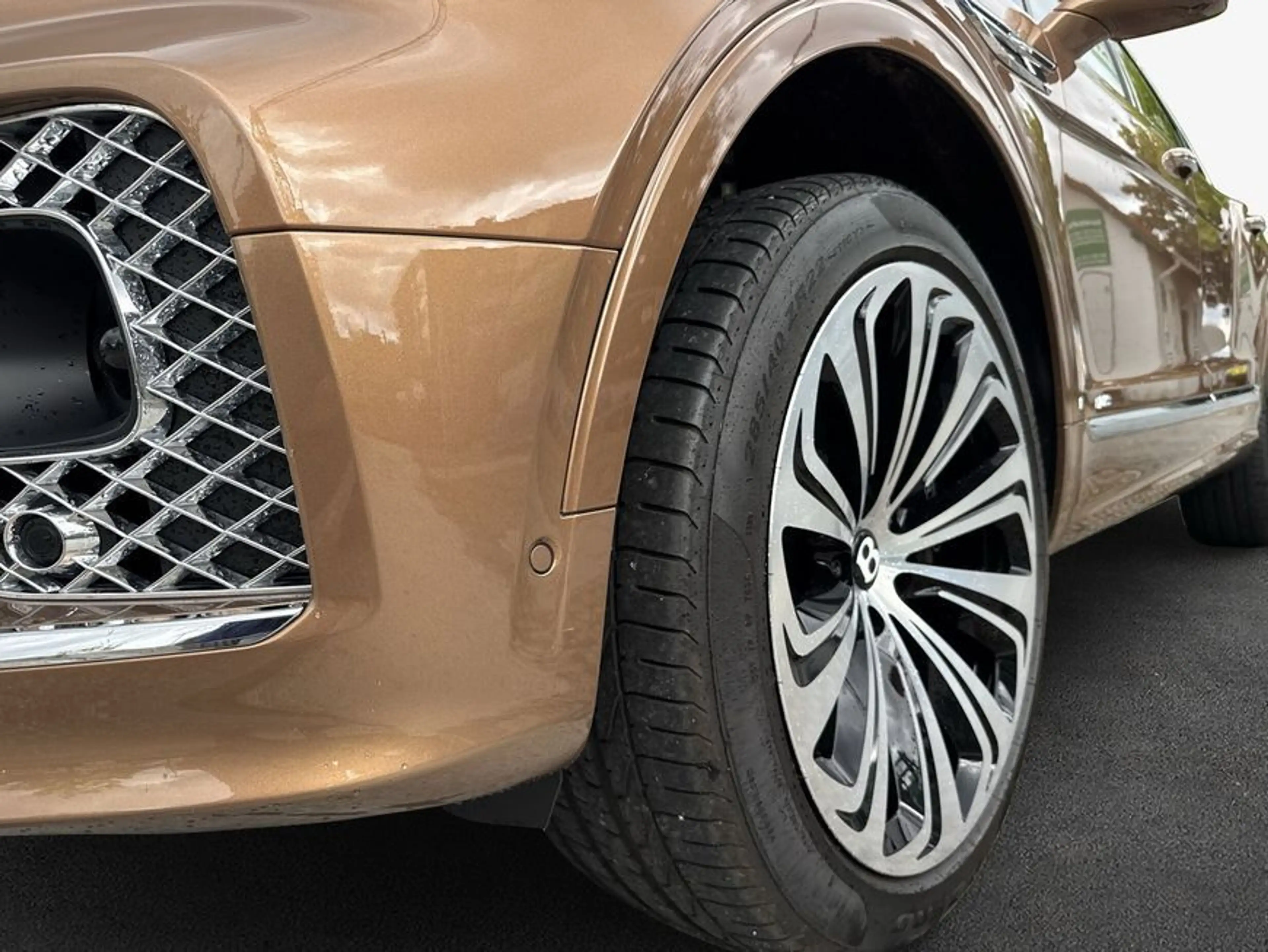 Bentley Bentayga New Bentayga V8 First Edition — photo 9