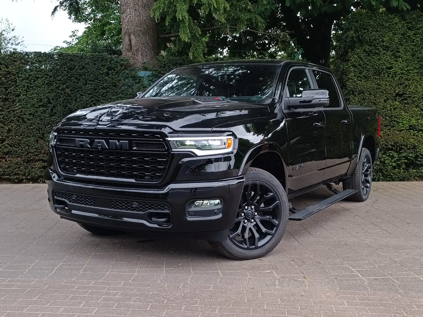 Dodge RAM Model 2025 Limited €74.900 ,- excl btw Noir - 1