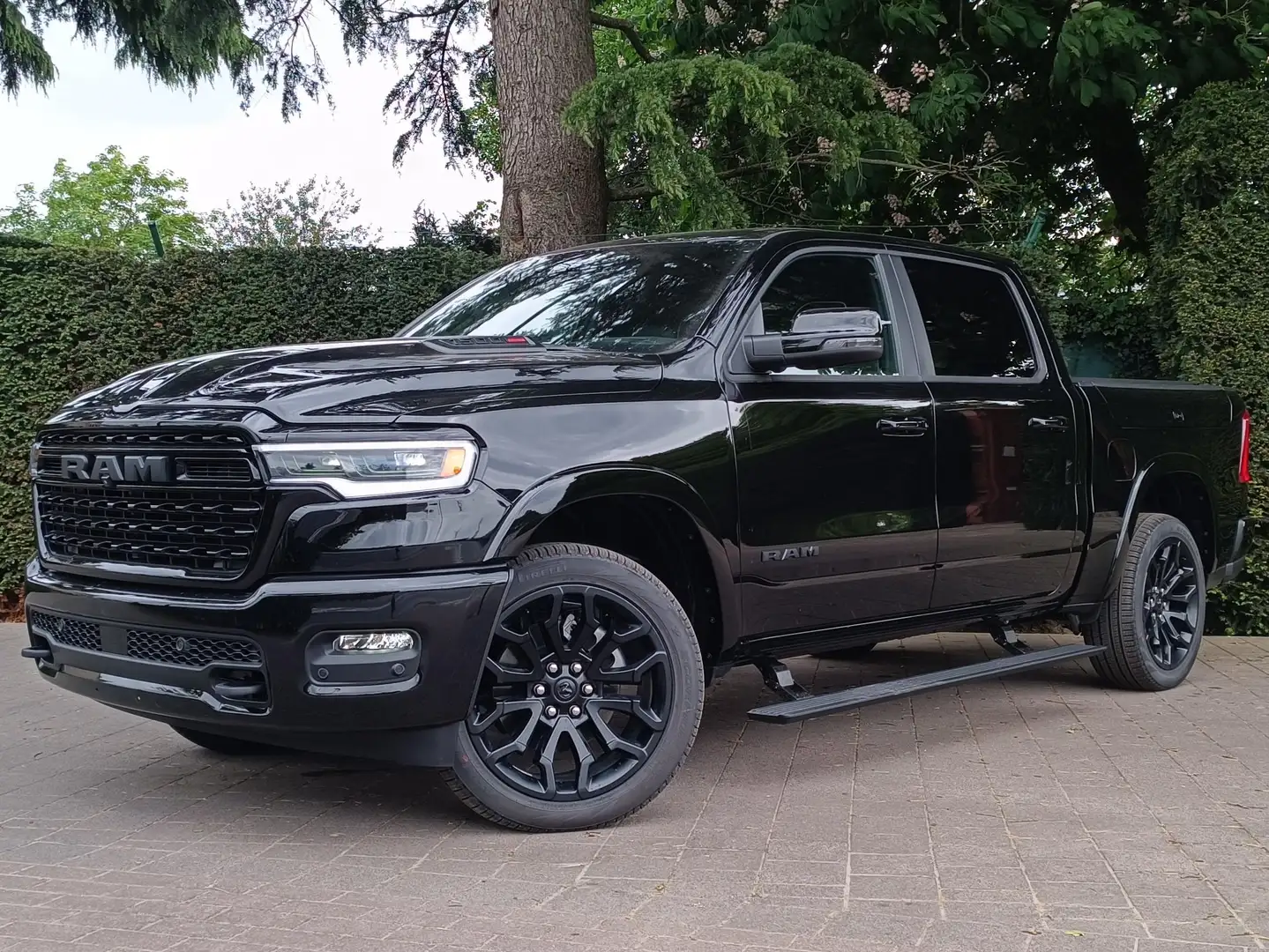 Dodge RAM Model 2025 Limited €74.900 ,- excl btw Noir - 2