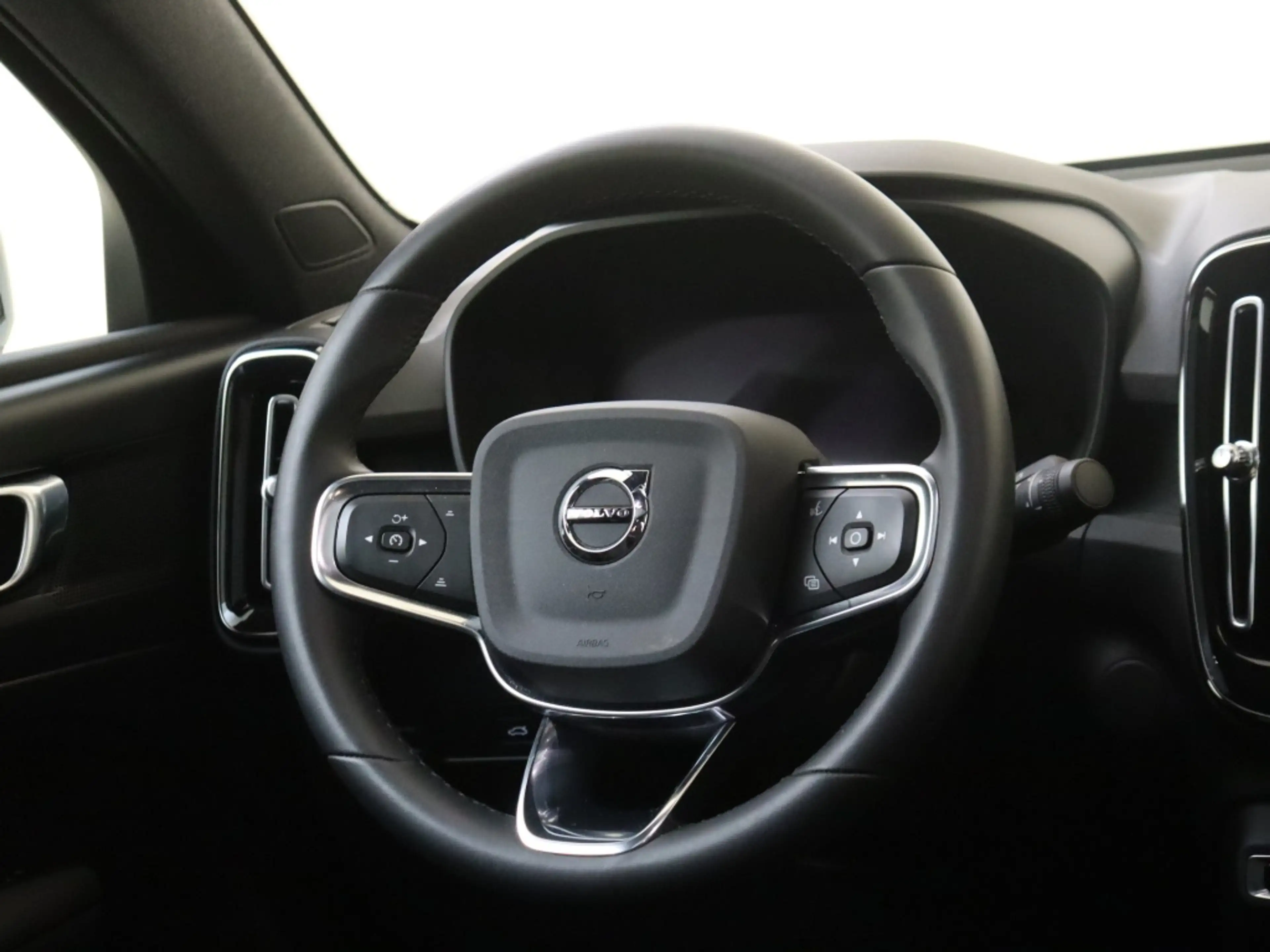 Volvo C40 Recharge Core 69kWh | Stoel-/Stuurverwarming | All — photo 11