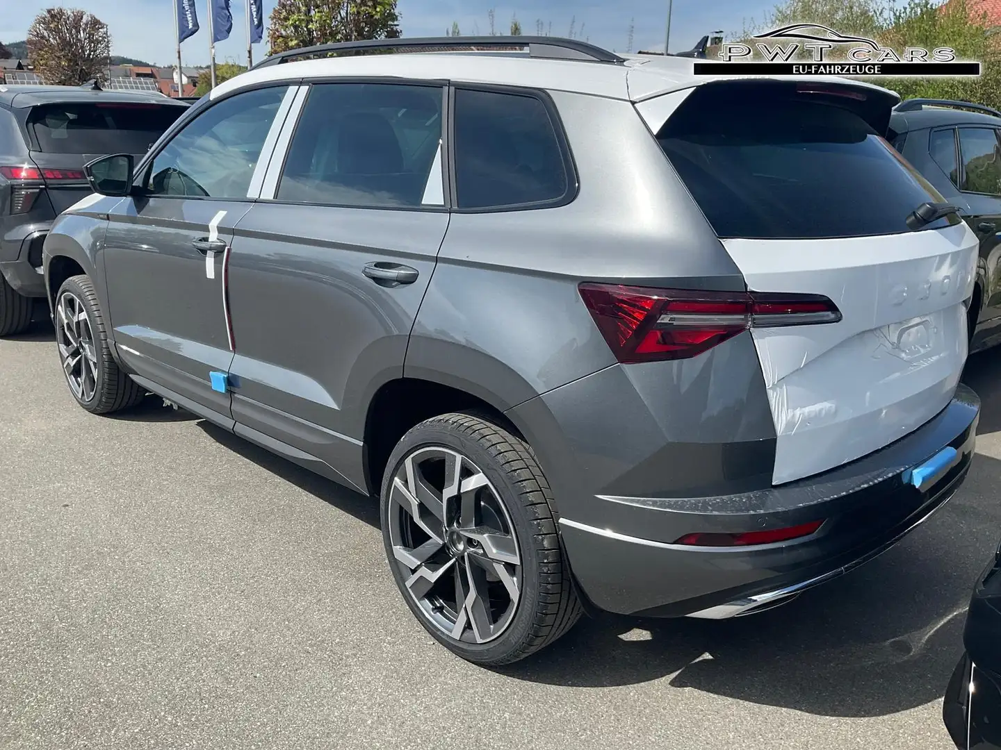 Skoda Karoq Sportline 1.5 TSI DSG Sportline, Pano, AHK, Nav... Grau - 2
