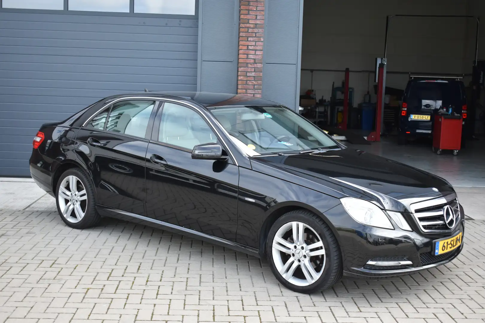 Mercedes-Benz E 200 CDI Noir - 1