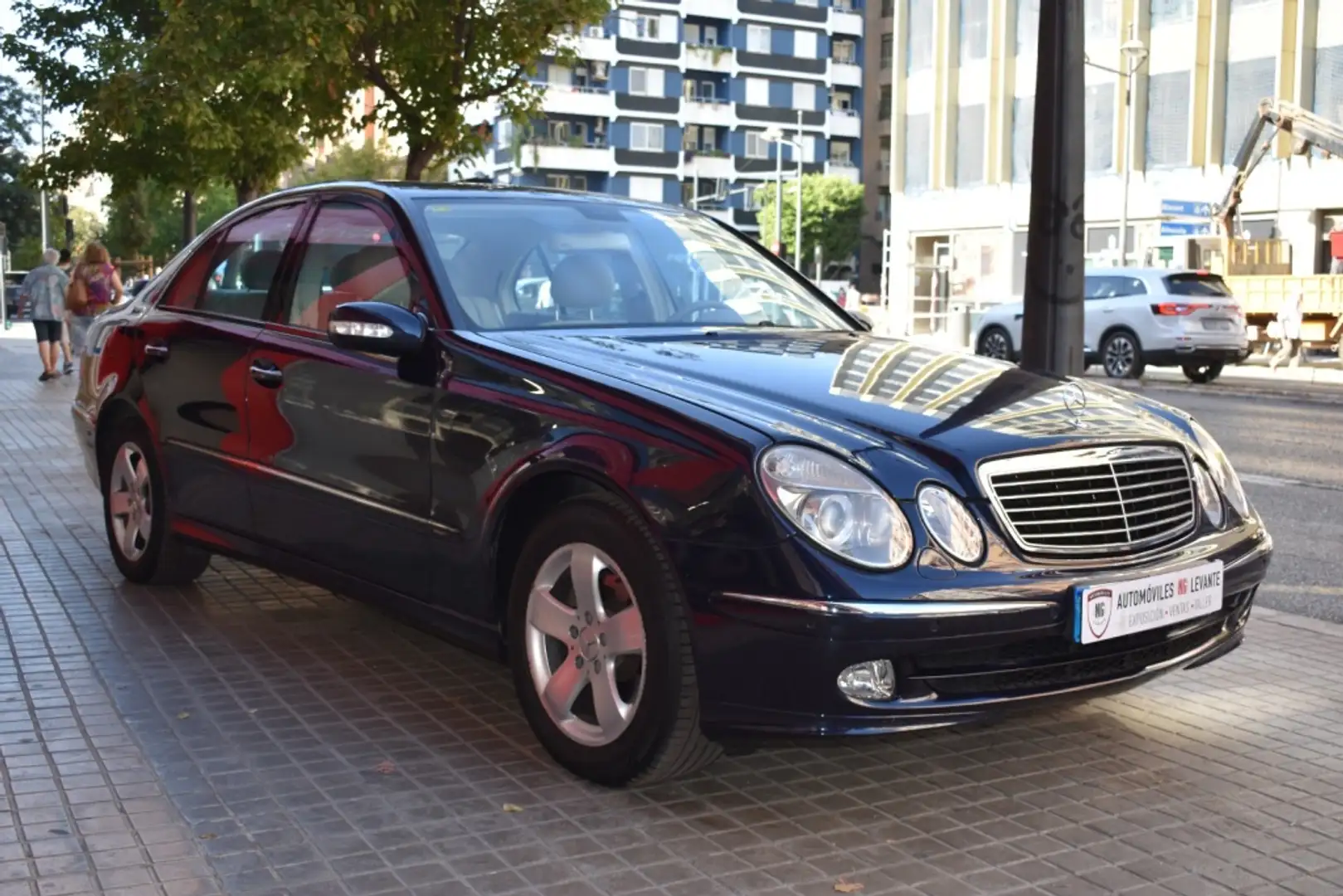 Mercedes-Benz MERCEDES-BENZ Clase E Berlina  Automático de 4 Pu Bleu - 2