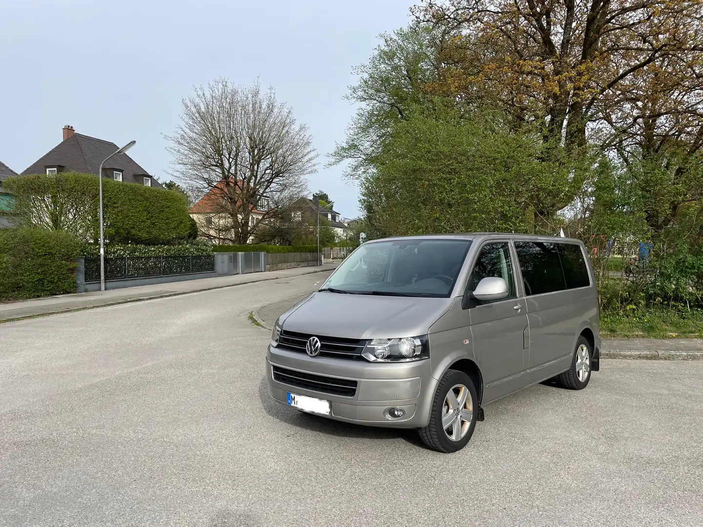 Volkswagen T5 Multivan srebrna - 1