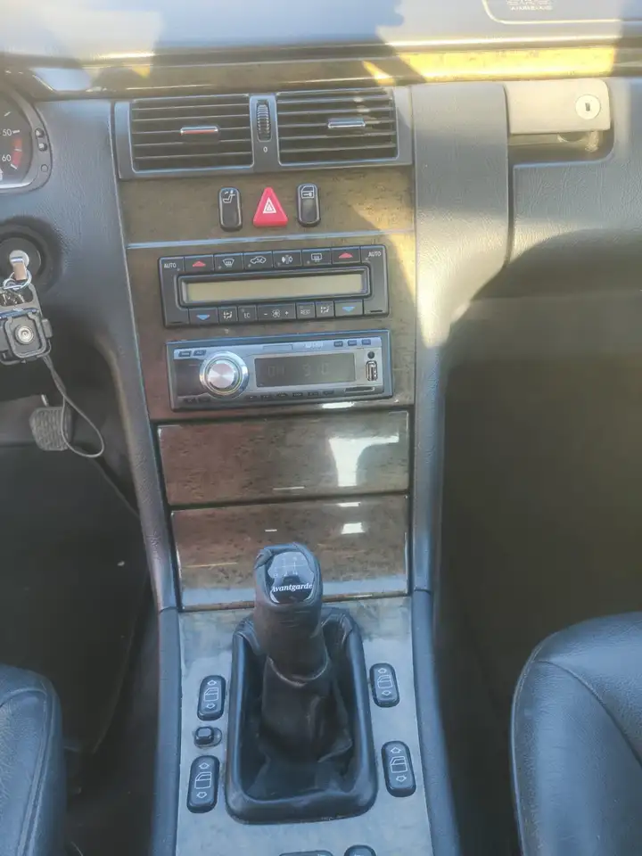 Mercedes-Benz E 250 d Avantgarde, foto 12
