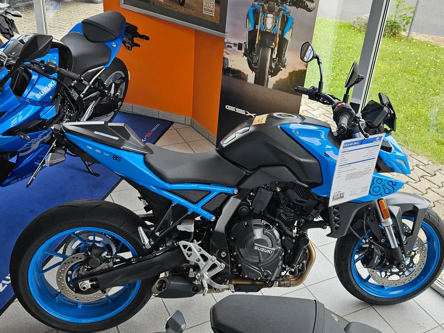 Suzuki GSX 8S Kurzes Heck und Scheibe Kék - 1