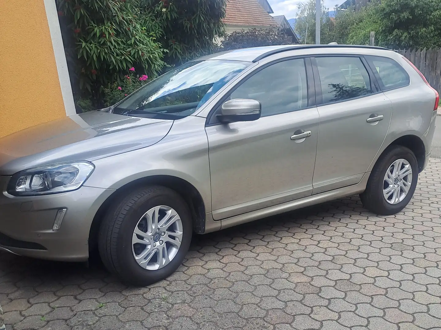 Volvo XC60 XC60 D5 AWD Basis Basis Grau - 1