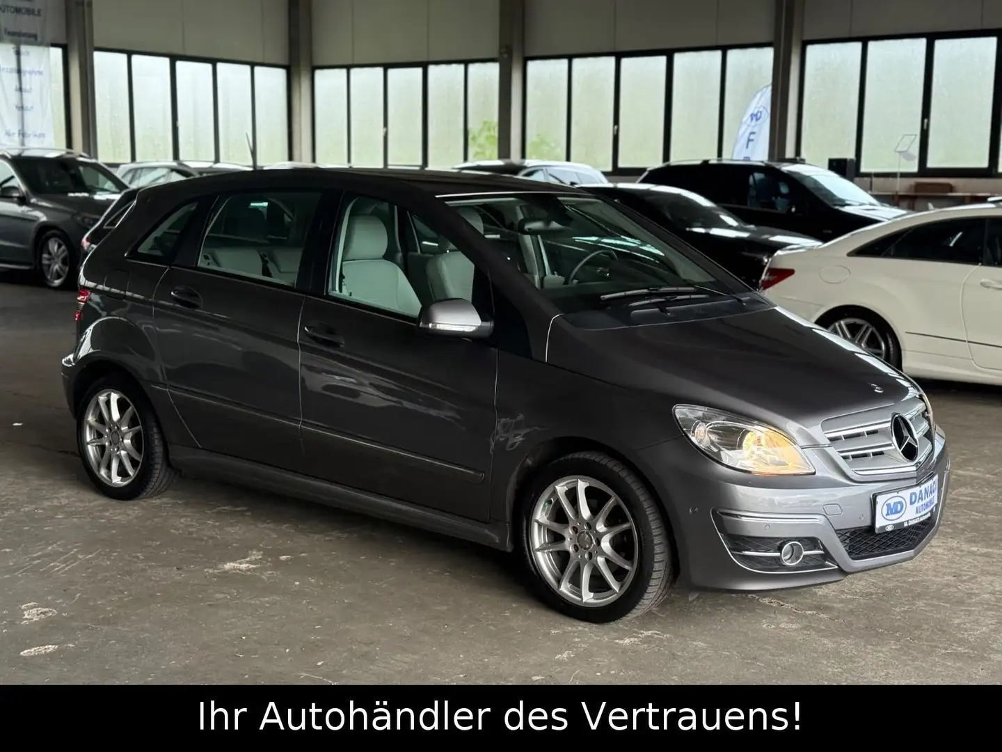 Mercedes-Benz B 180 Automatik*AHK*PDC*Tempomat*Sitzheizung Grau - 1