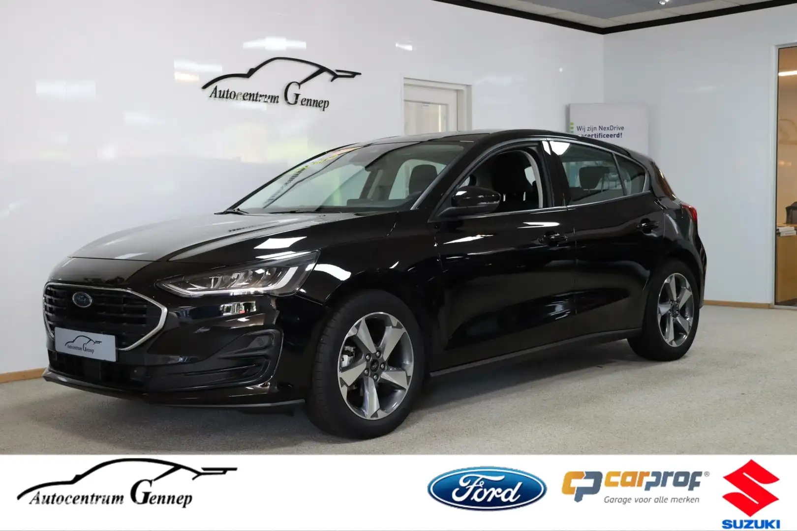 Ford Focus 1.0 EcoBoost Connected | Uniek 4000km|17'' Active Zwart - 1