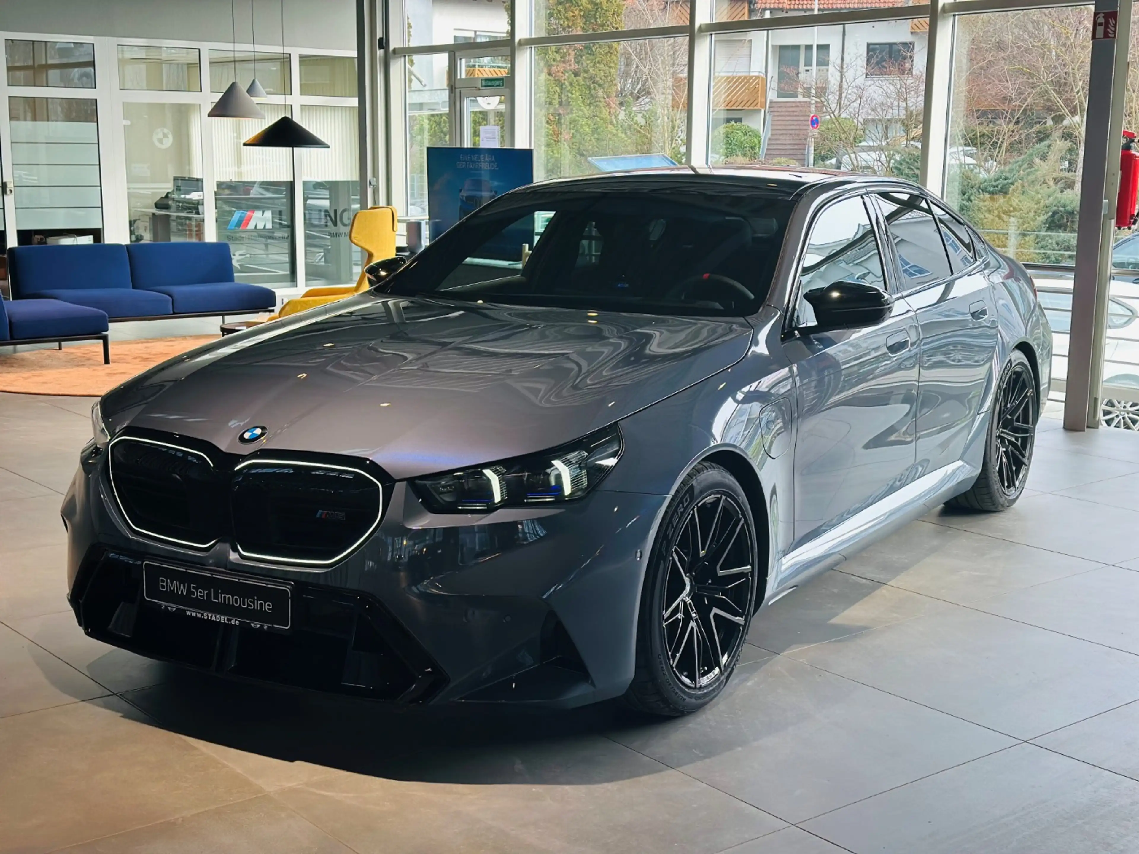 BMW M5 LIMOUSINE. STORM BAY METALLIC LEDER SCHWARZ.++ — photo 4
