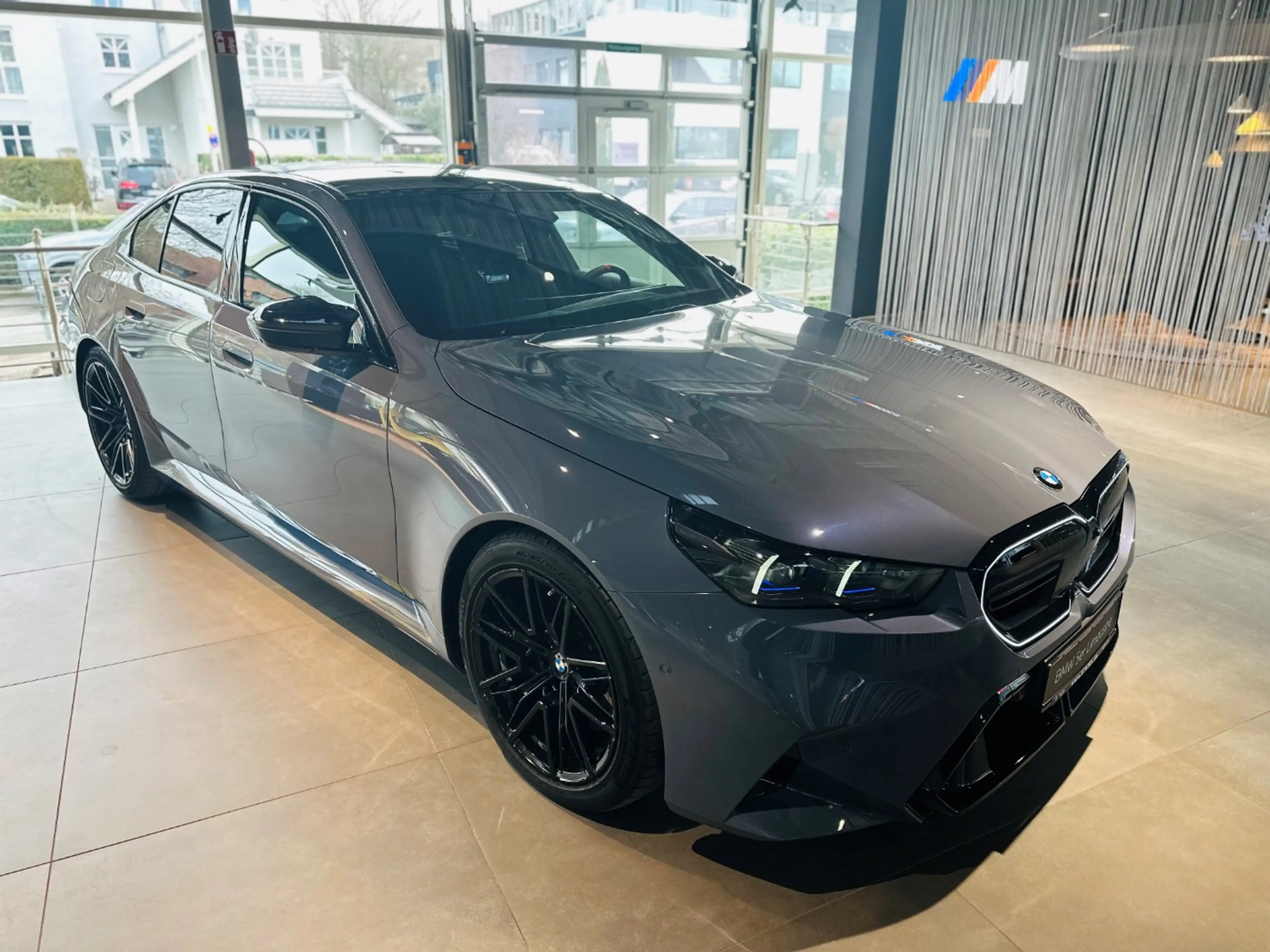 BMW M5 LIMOUSINE. STORM BAY METALLIC LEDER SCHWARZ.++ — photo 3