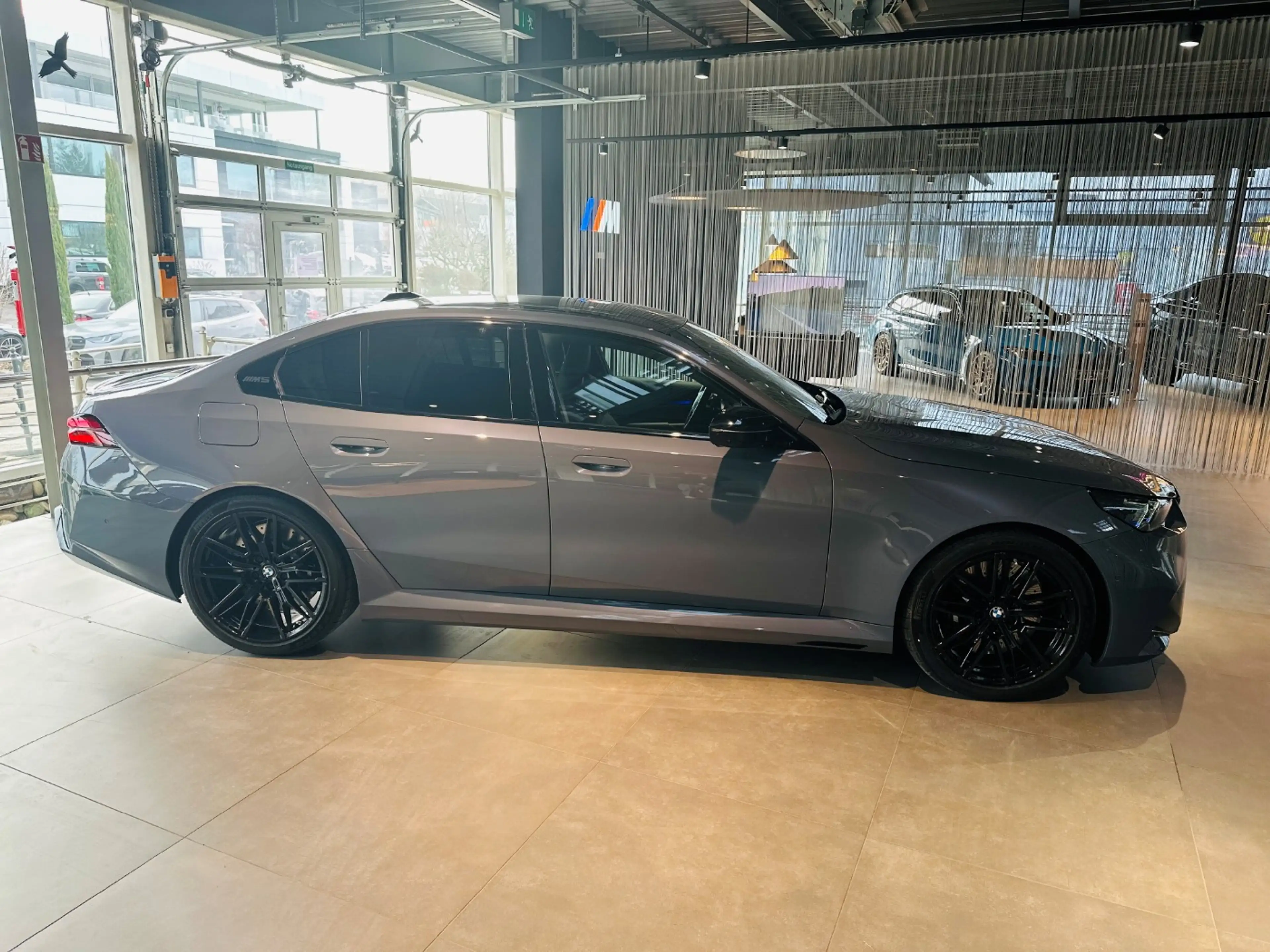 BMW M5 LIMOUSINE. STORM BAY METALLIC LEDER SCHWARZ.++ — photo 11