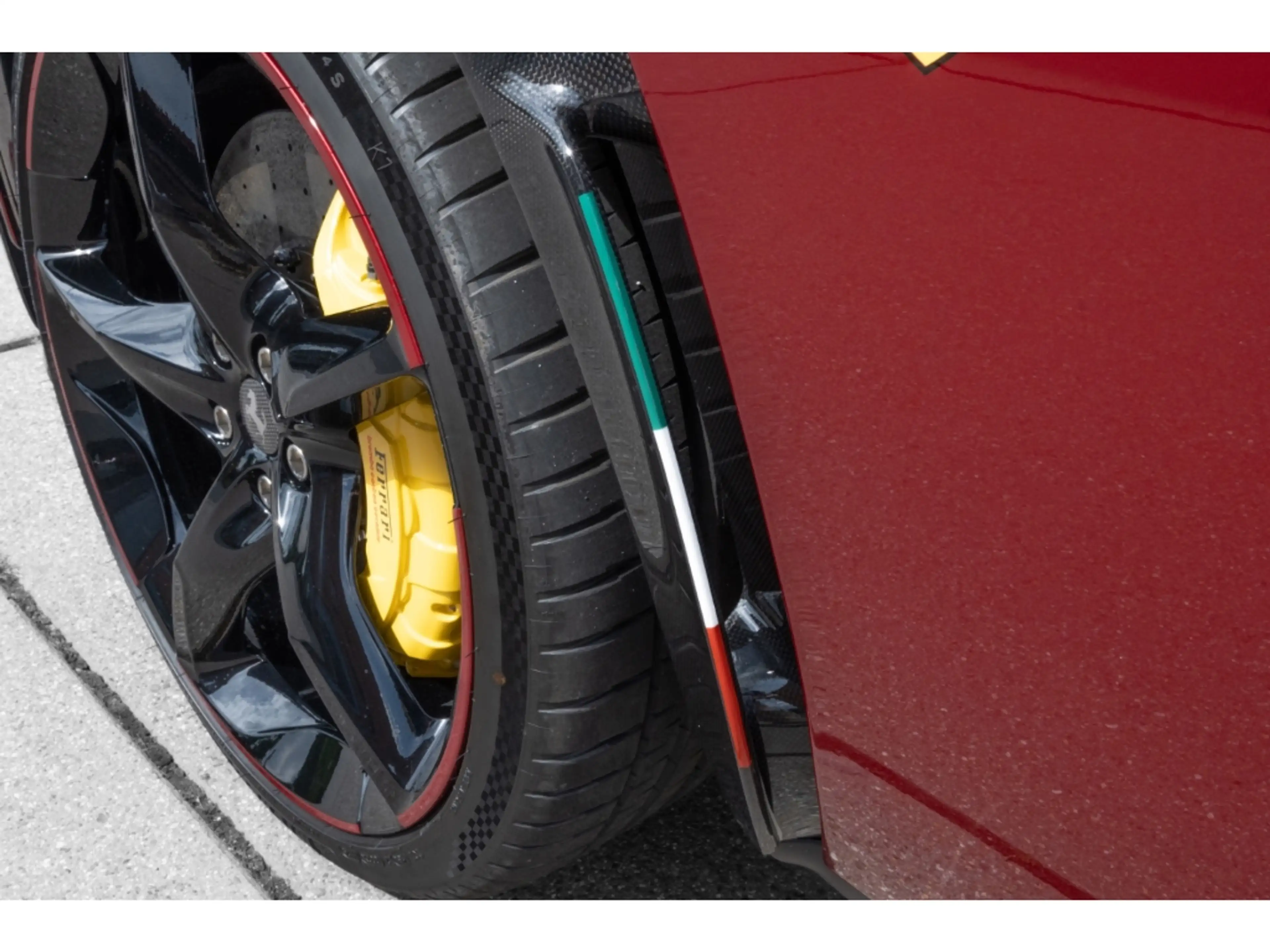 Ferrari Purosangue *Tailor Made*Rosso Lipstick*Carbon Exterior & Inte — photo 14