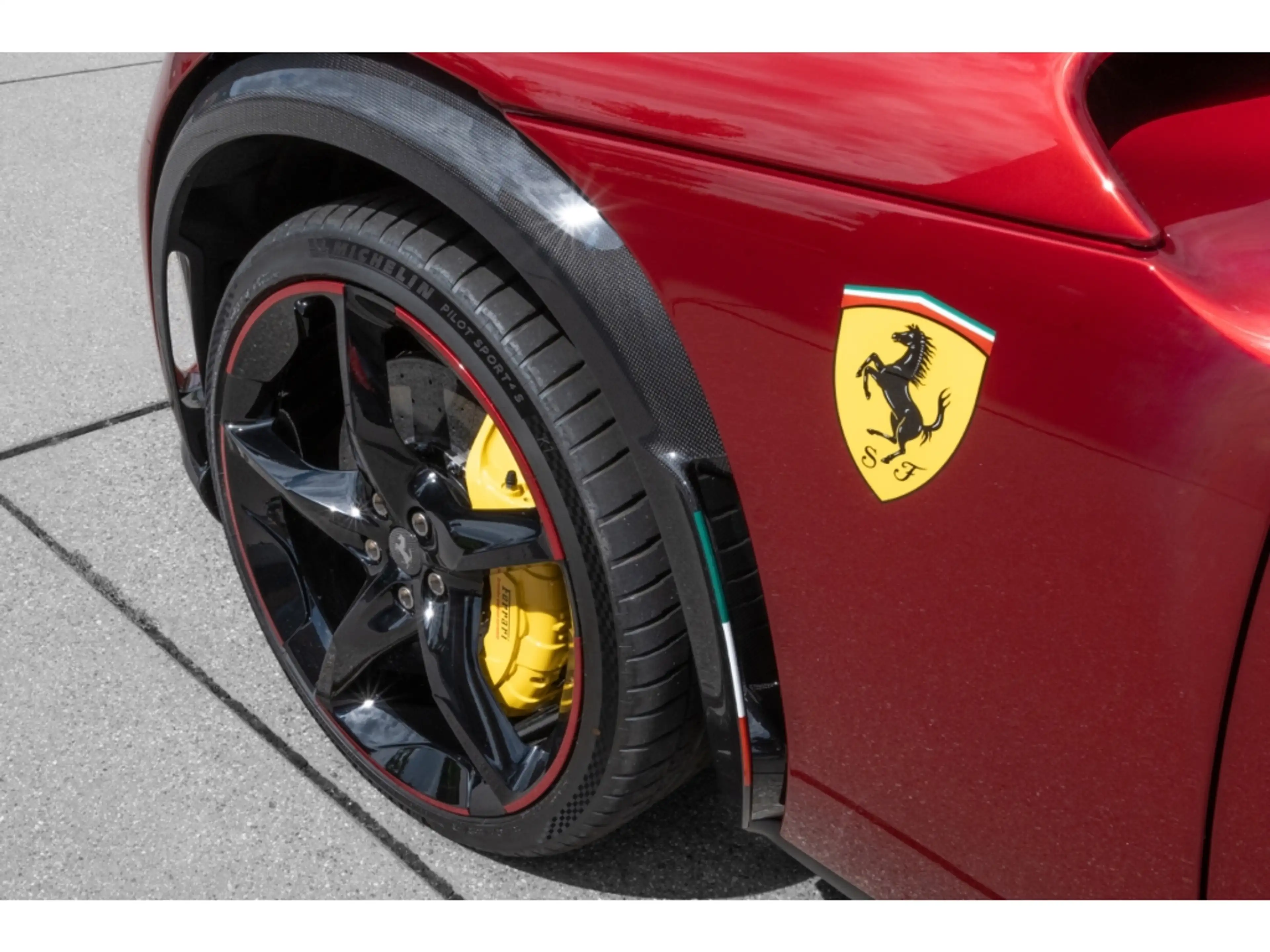 Ferrari Purosangue *Tailor Made*Rosso Lipstick*Carbon Exterior & Inte — photo 15