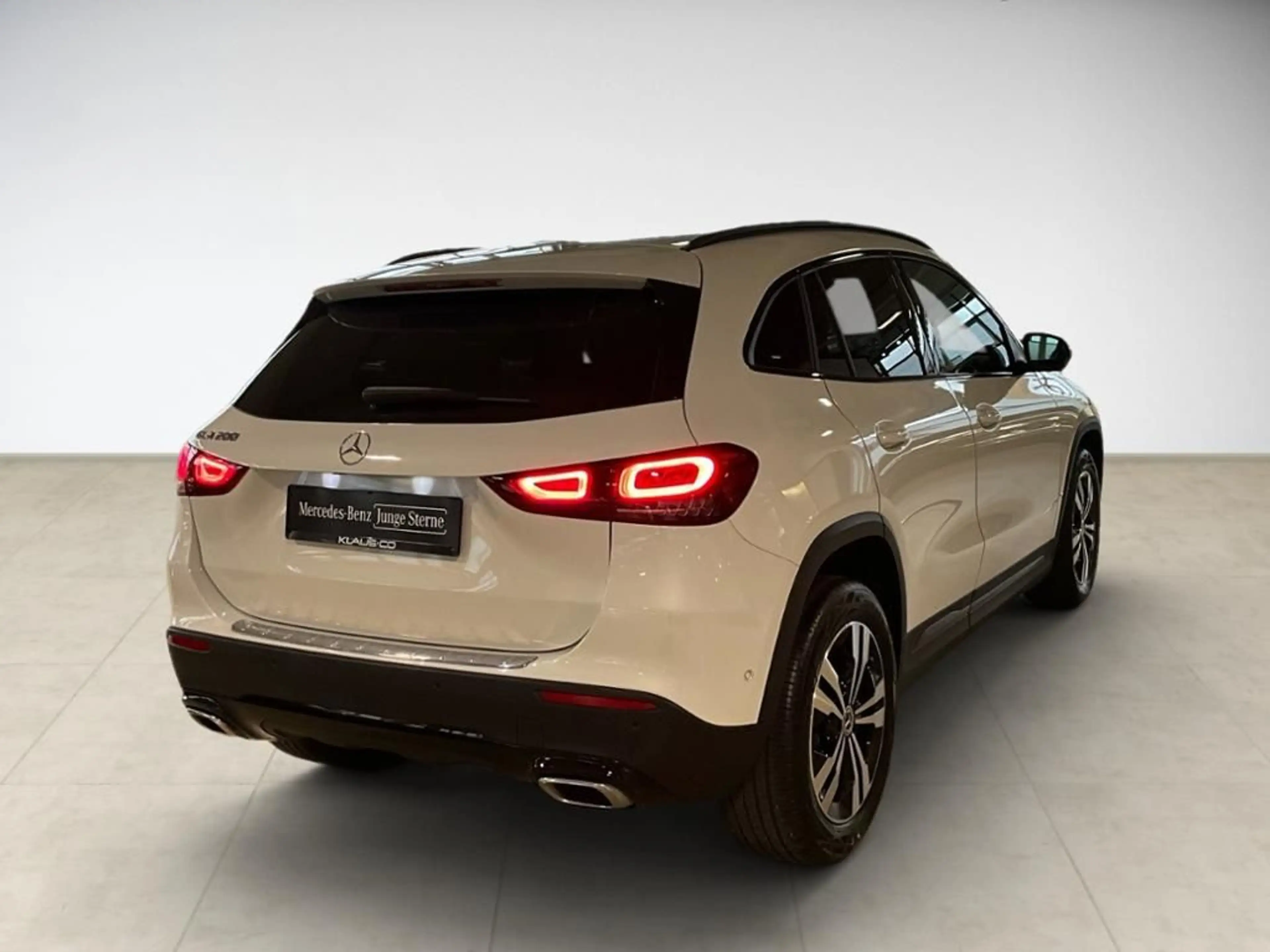 Mercedes-Benz GLA 200 Progressive AUT Kam. KlimaA LED LM Navi — photo 12