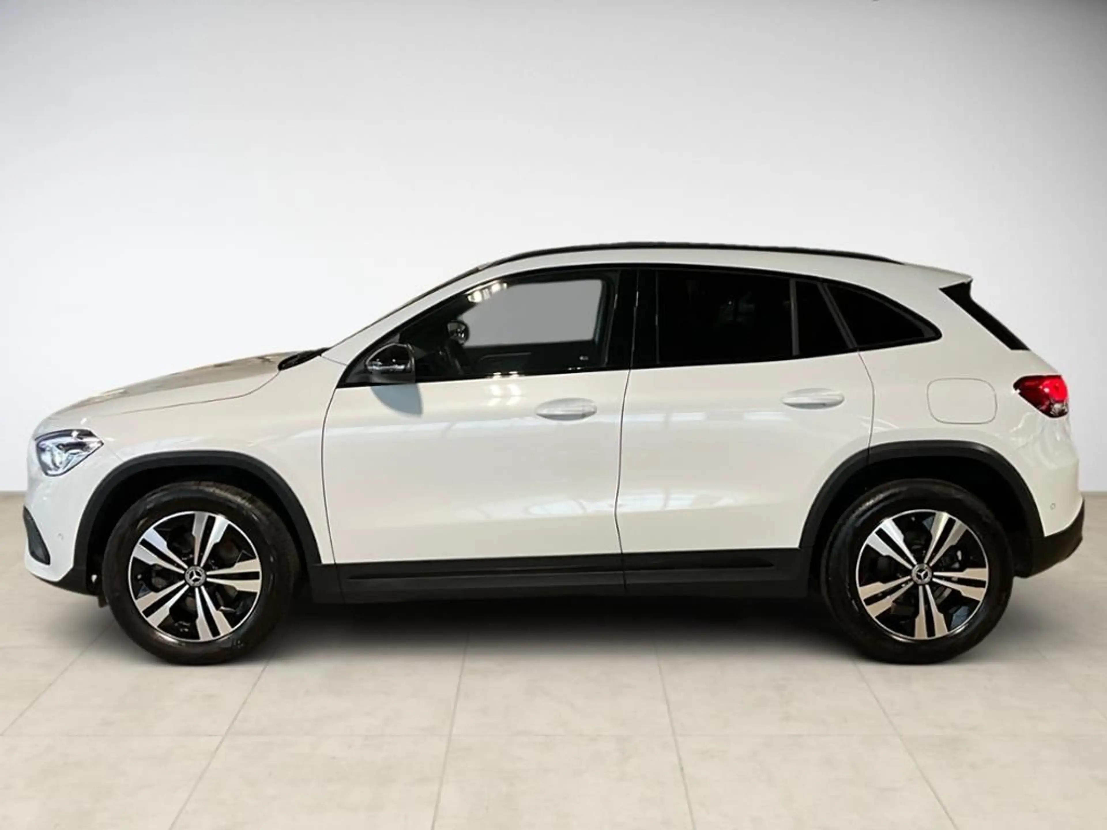 Mercedes-Benz GLA 200 Progressive AUT Kam. KlimaA LED LM Navi — photo 4