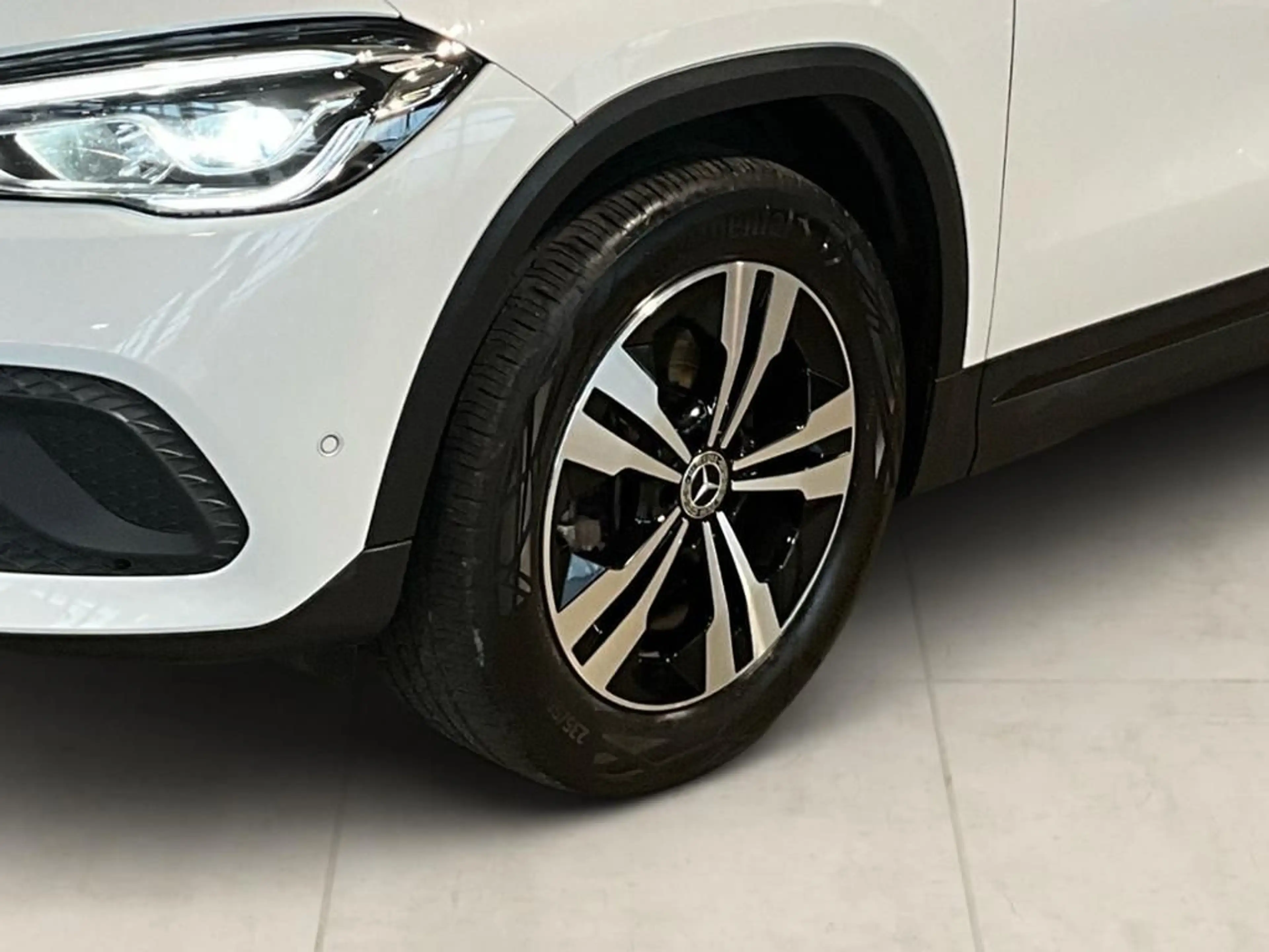 Mercedes-Benz GLA 200 Progressive AUT Kam. KlimaA LED LM Navi — photo 3