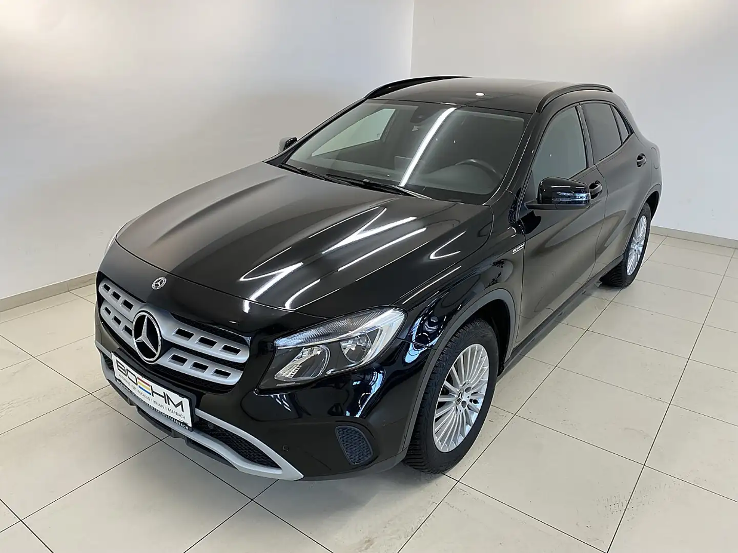 Mercedes-Benz GLA 180 Schwarz - 1