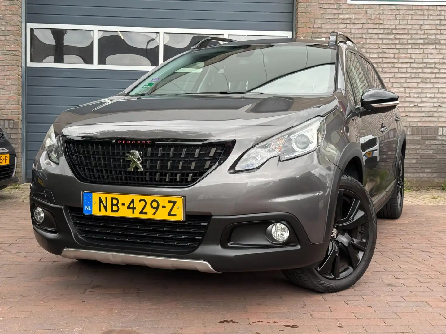 Peugeot 2008 1.2 PureTech GT-line Grijs - 2