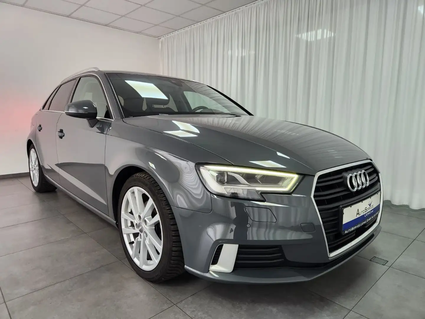 Audi A3 Sportback SPORT 150PS S-tronic NAV TEL PDC Grijs - 1