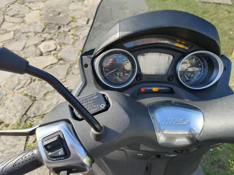 Piaggio MP3 300 - foto 4