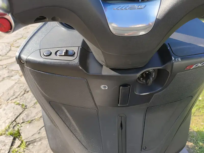 Piaggio MP3 300 - foto 7