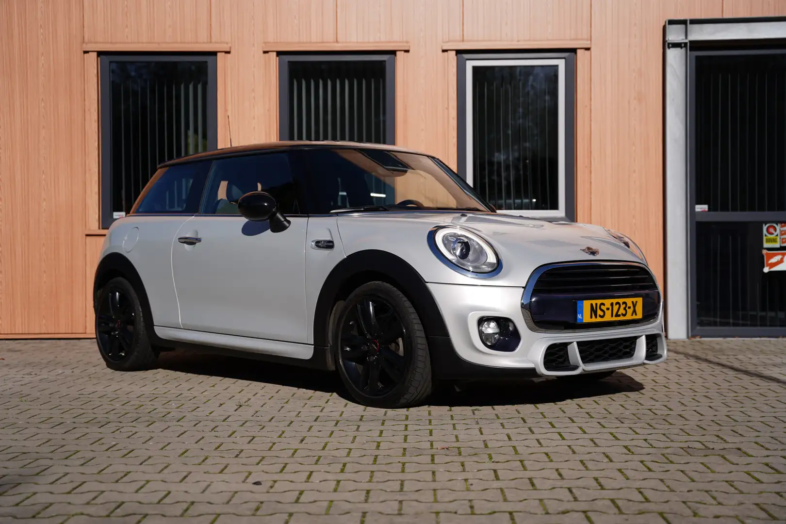 MINI Cooper 1.5 JCW Cooper Works | King's Cross Edition Wit - 2