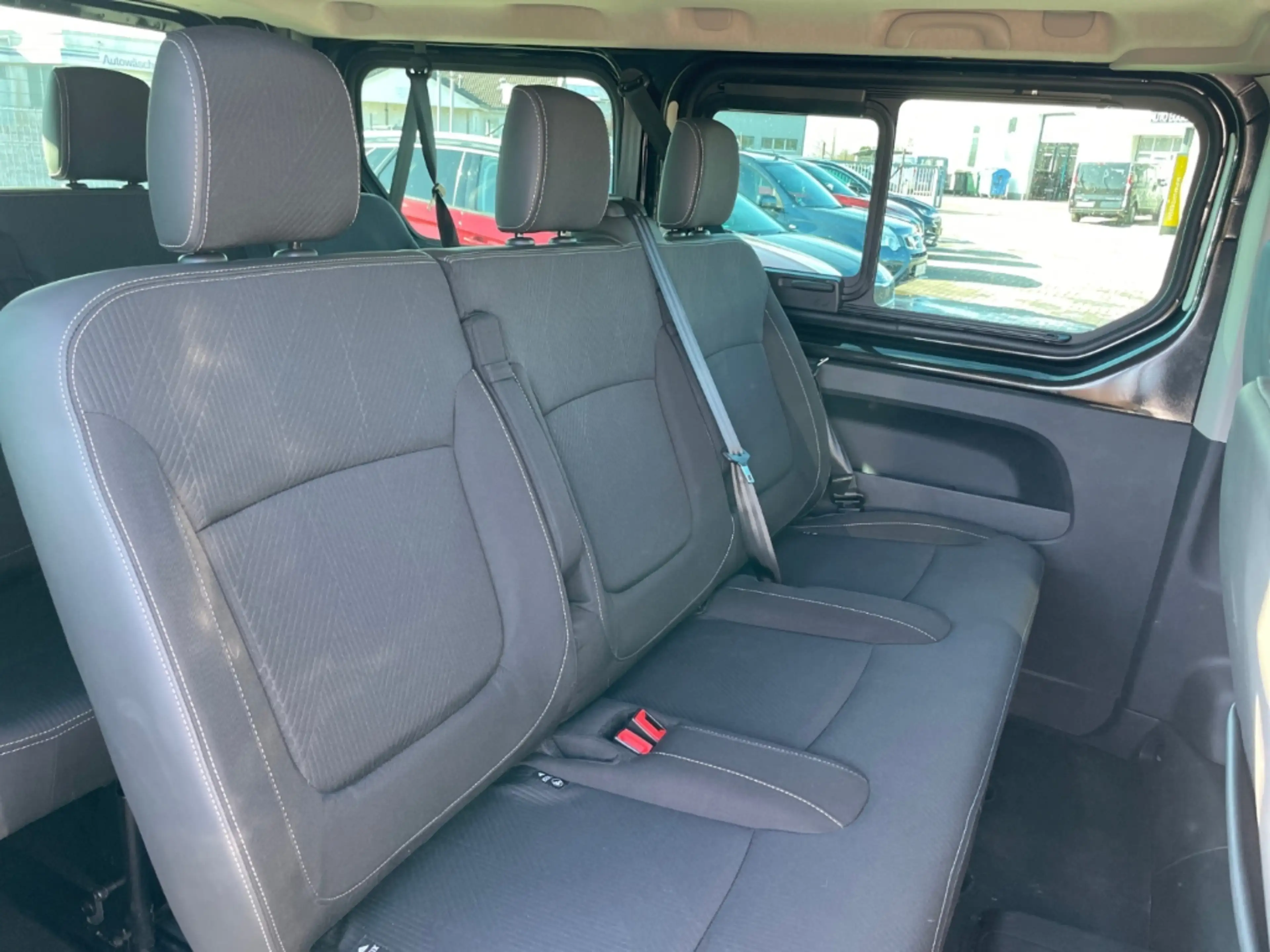 Nissan Primastar Kombi L1H1 2,8t Tekna Navi 360 Kamera LED ACC Appl — photo 9