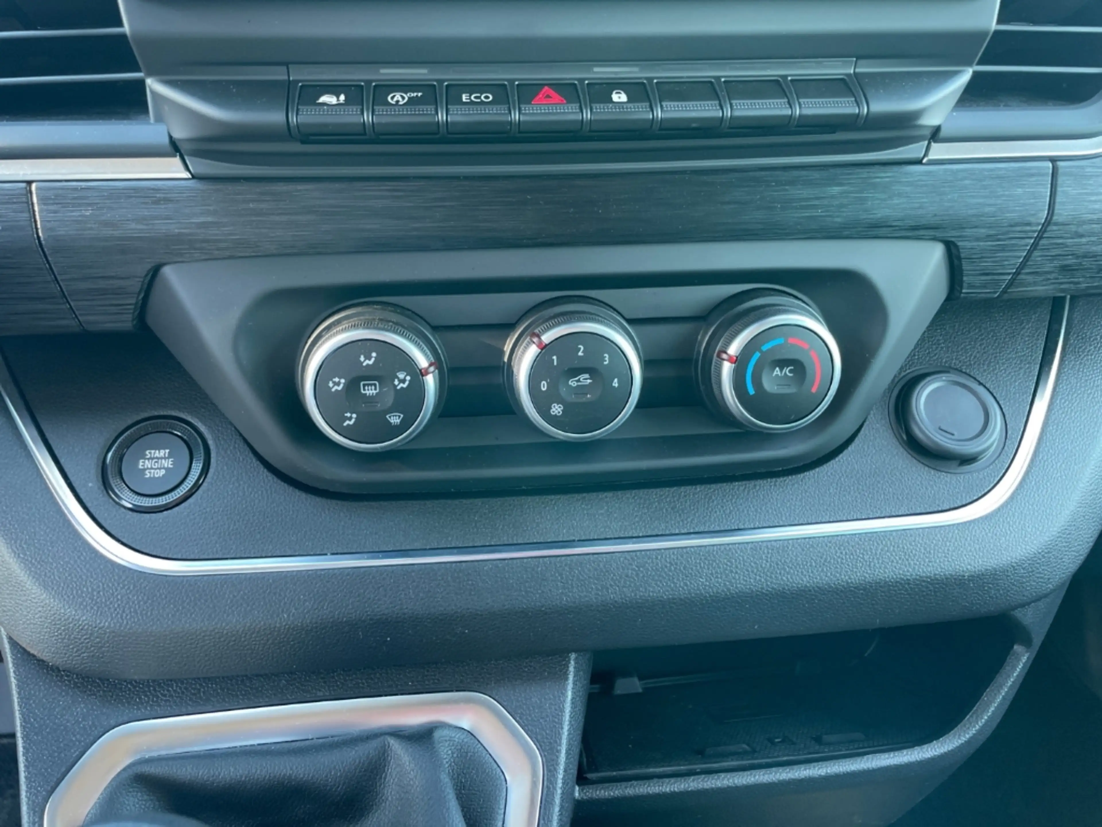 Nissan Primastar Kombi L1H1 2,8t Tekna Navi 360 Kamera LED ACC Appl — photo 11
