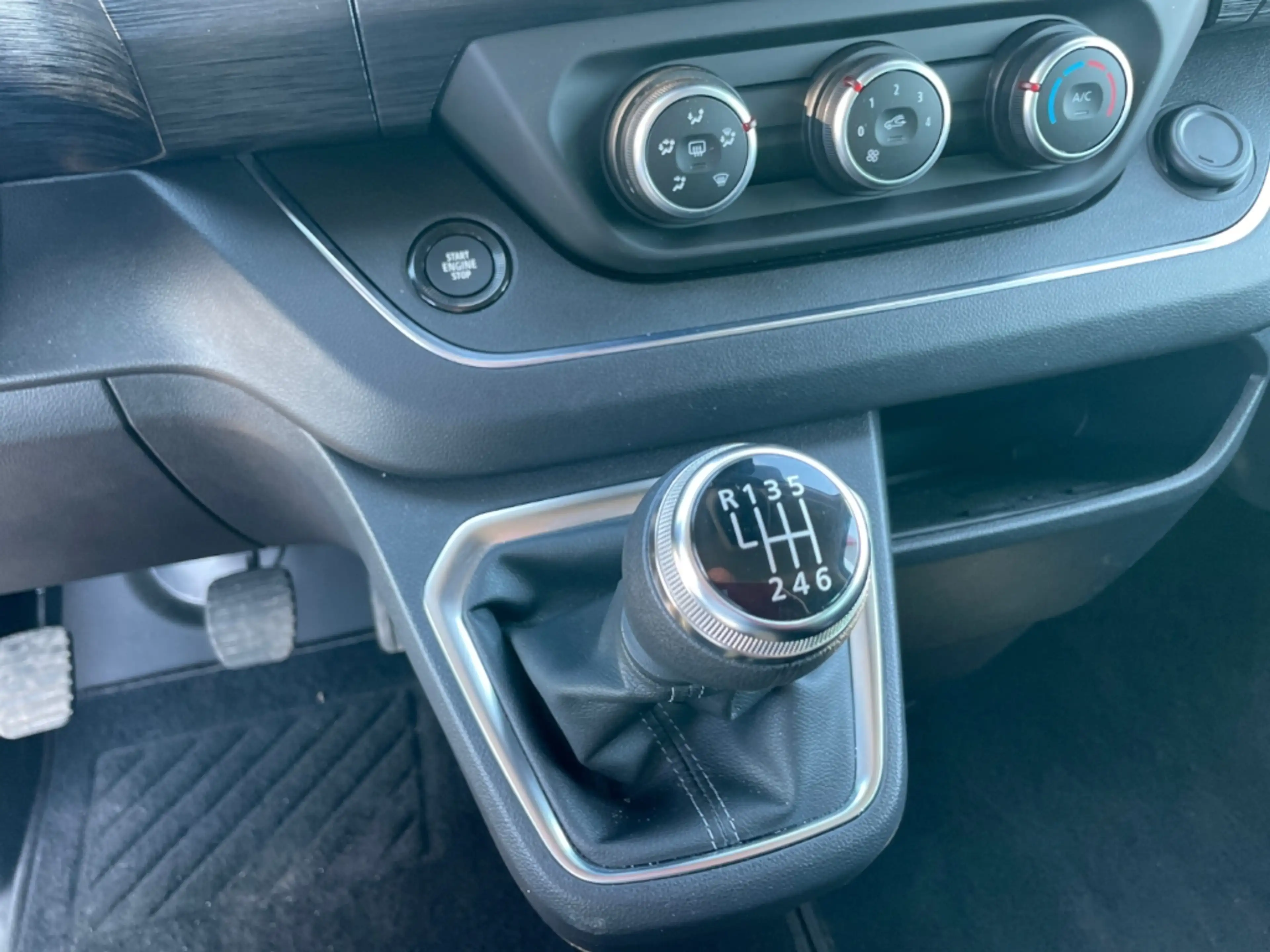 Nissan Primastar Kombi L1H1 2,8t Tekna Navi 360 Kamera LED ACC Appl — photo 13