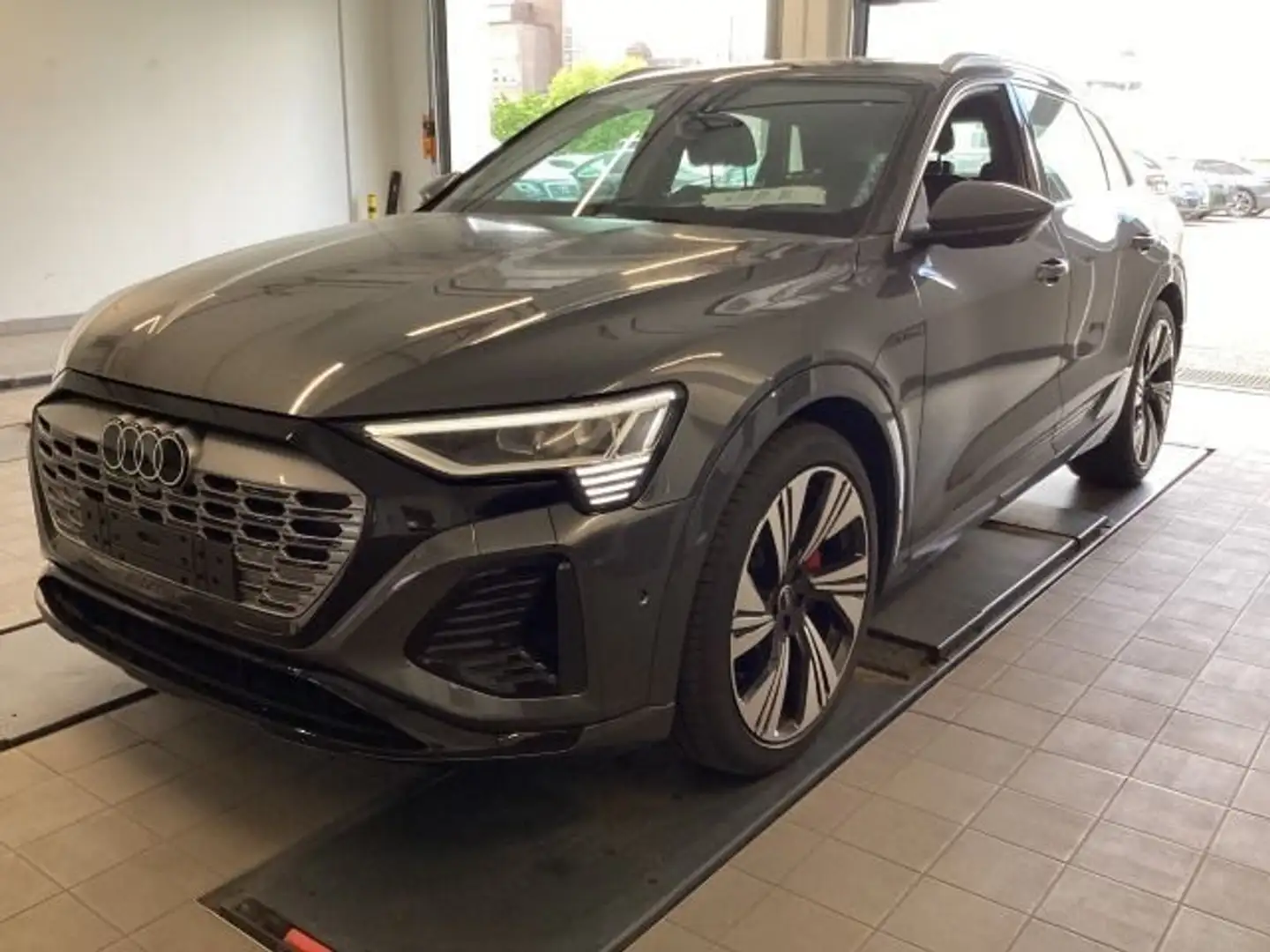 Audi Q8 e-tron 55 qu. 2xS LINE/LM22/MATRIX/HUD/MEMORY Grau - 2