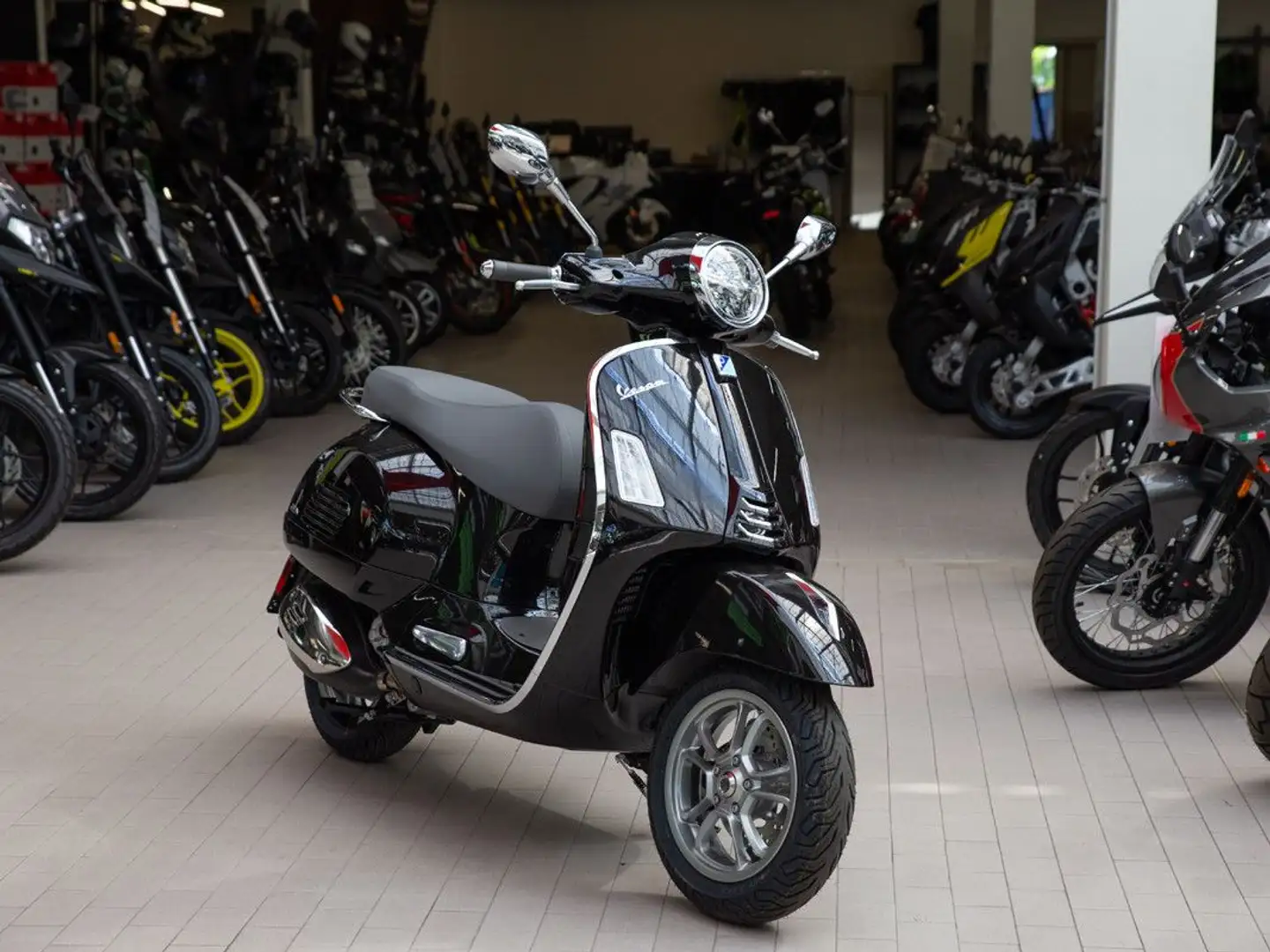 Vespa GTS 300 sofort lieferbar Чёрный - 2